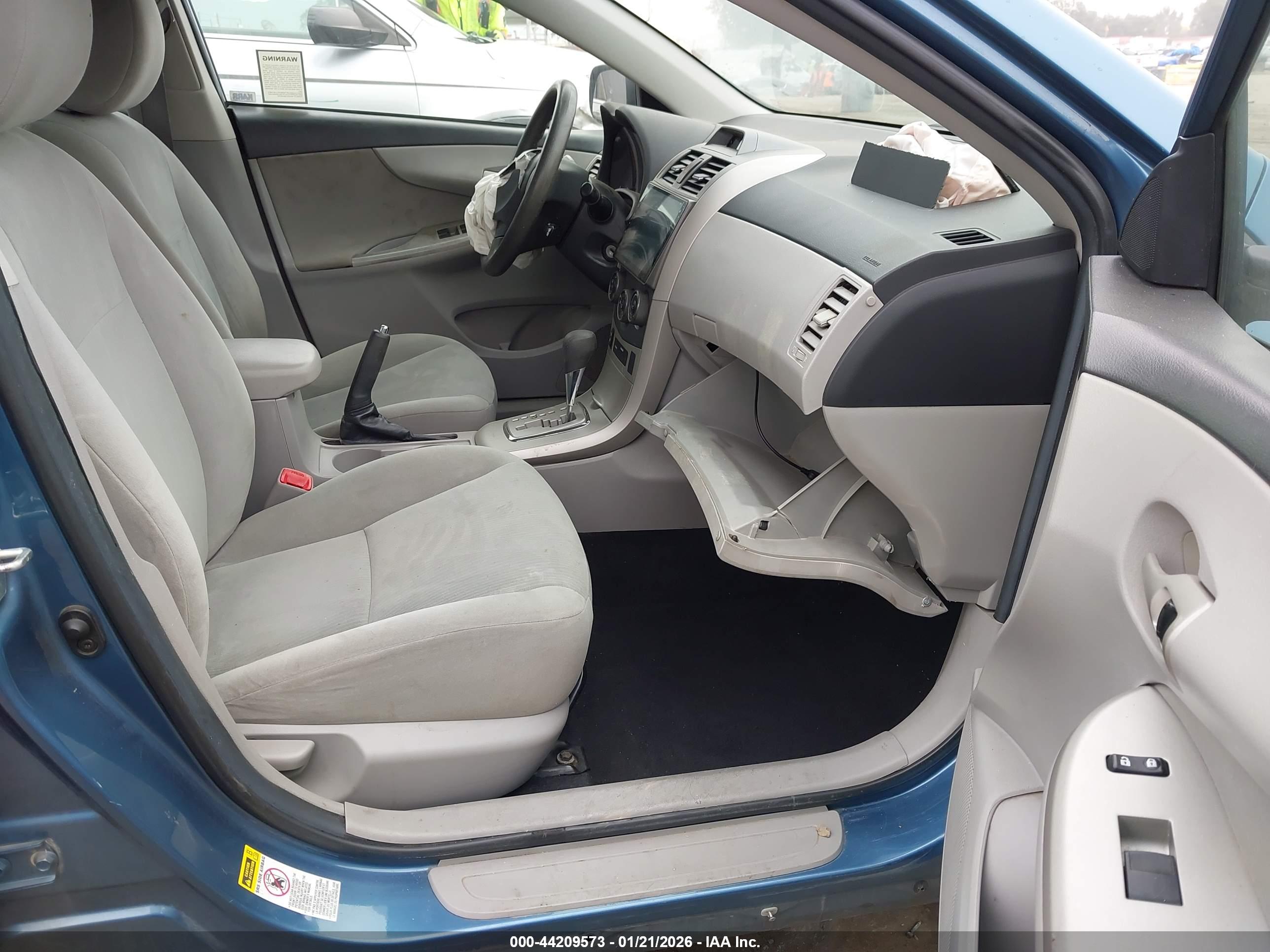 TOYOTA COROLLA image 5