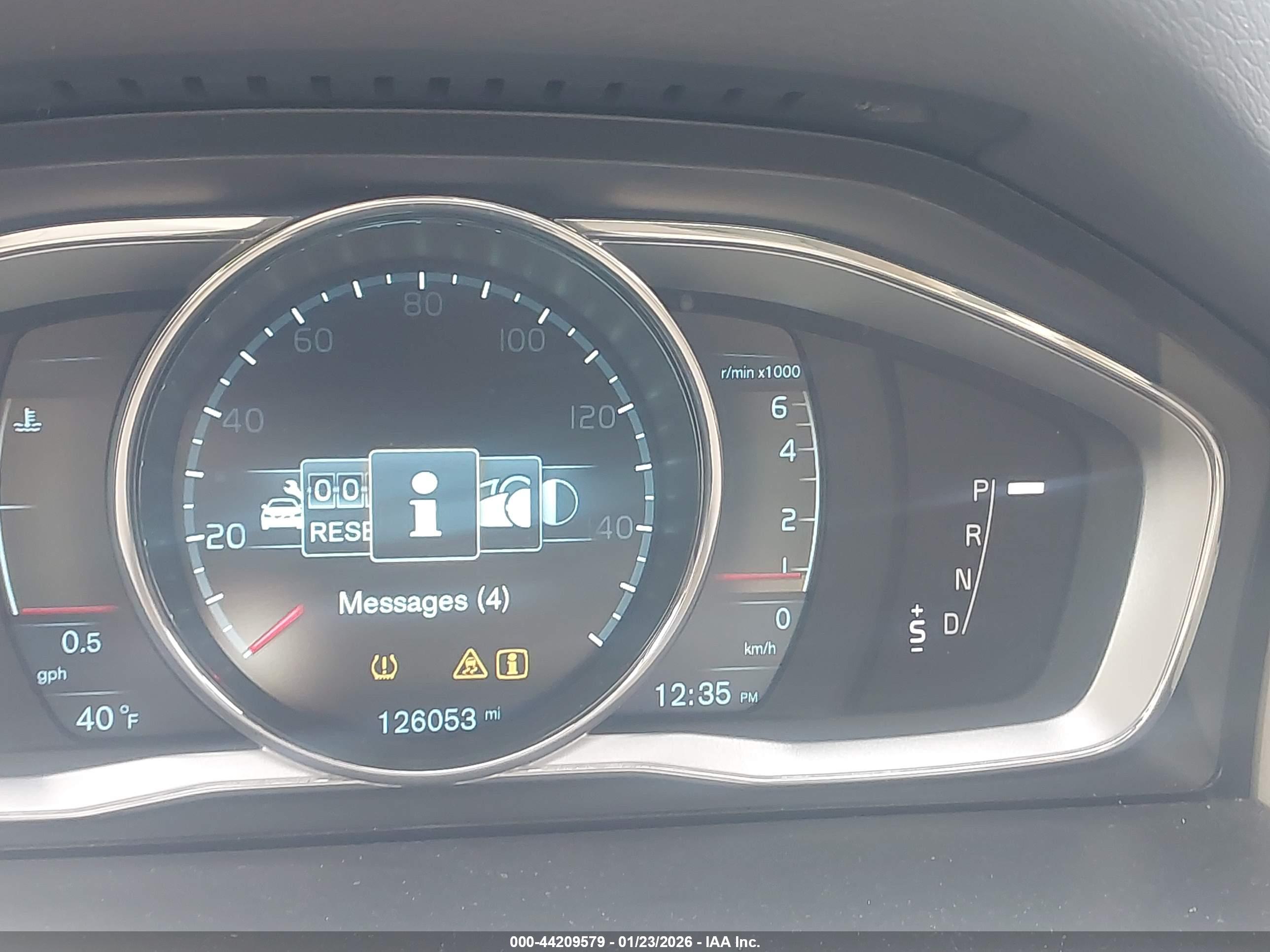 VOLVO XC70 image 7