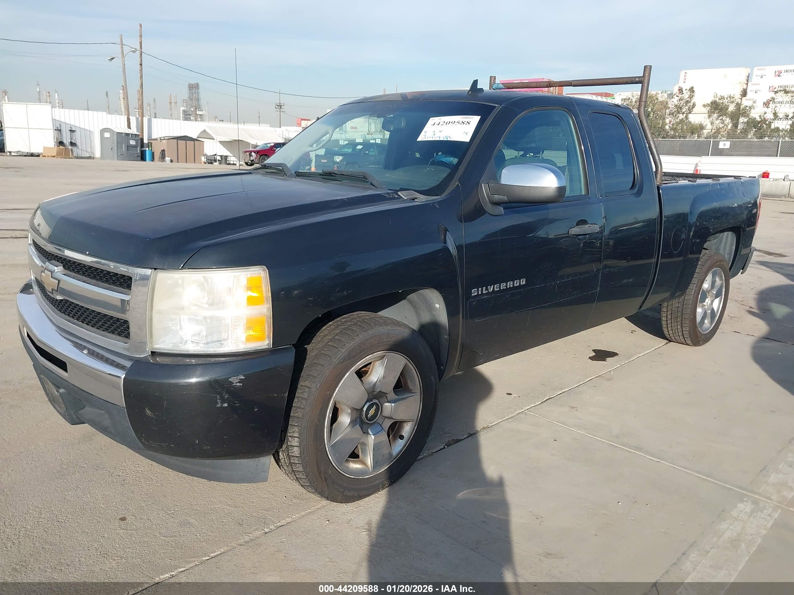 CHEVROLET SILVERADO image 2