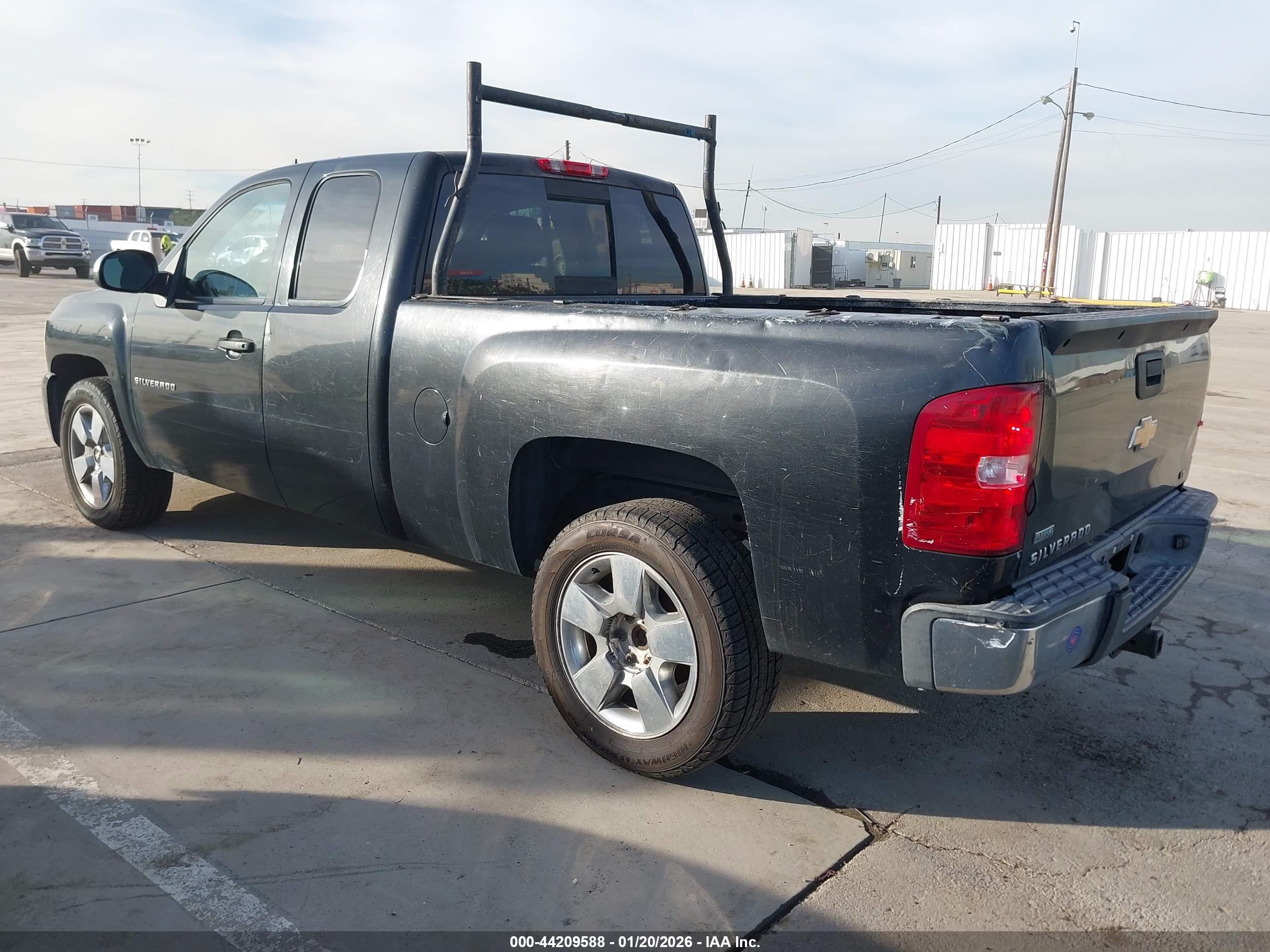CHEVROLET SILVERADO image 3