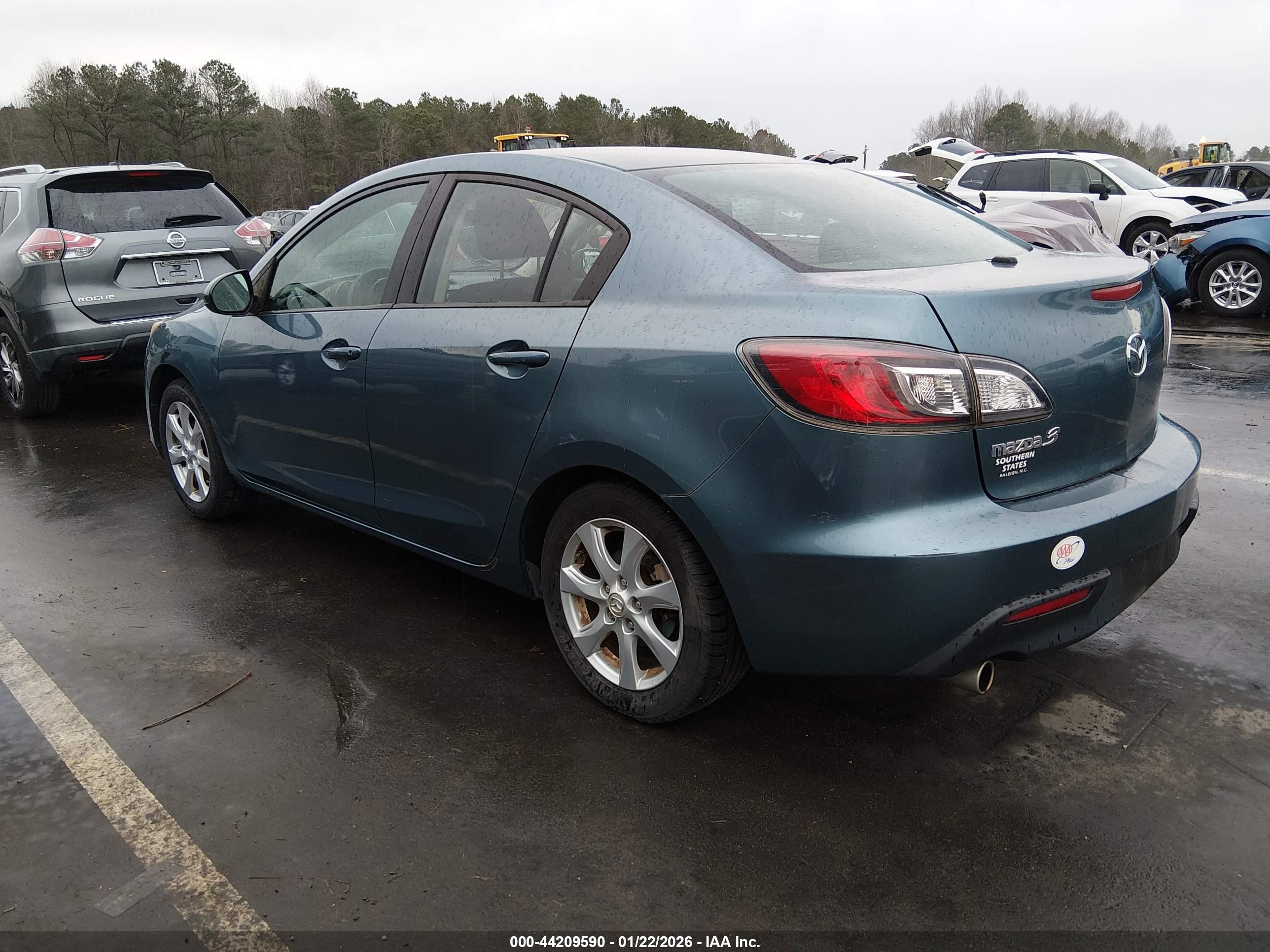MAZDA MAZDA3 image 3