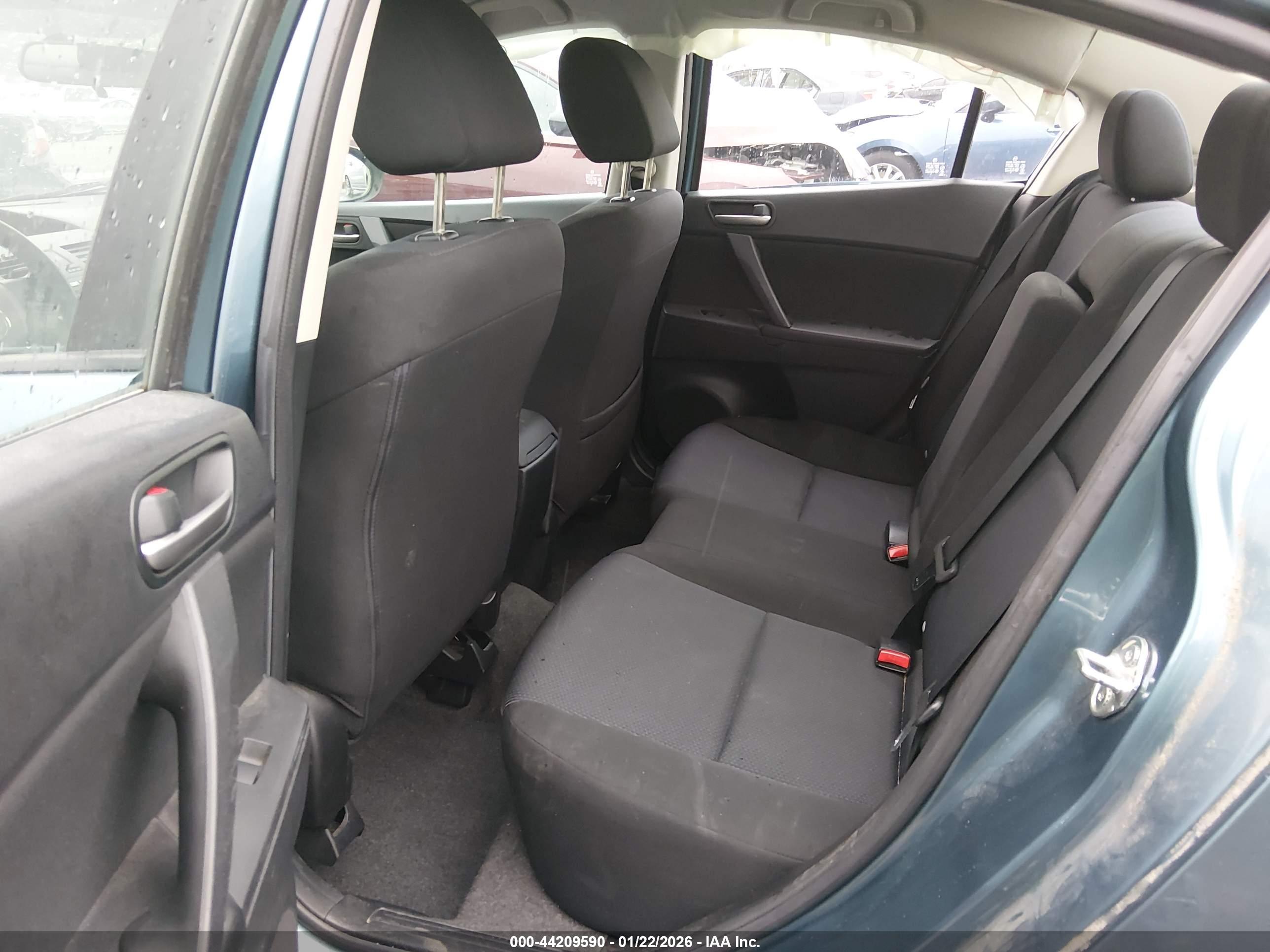 MAZDA MAZDA3 image 8