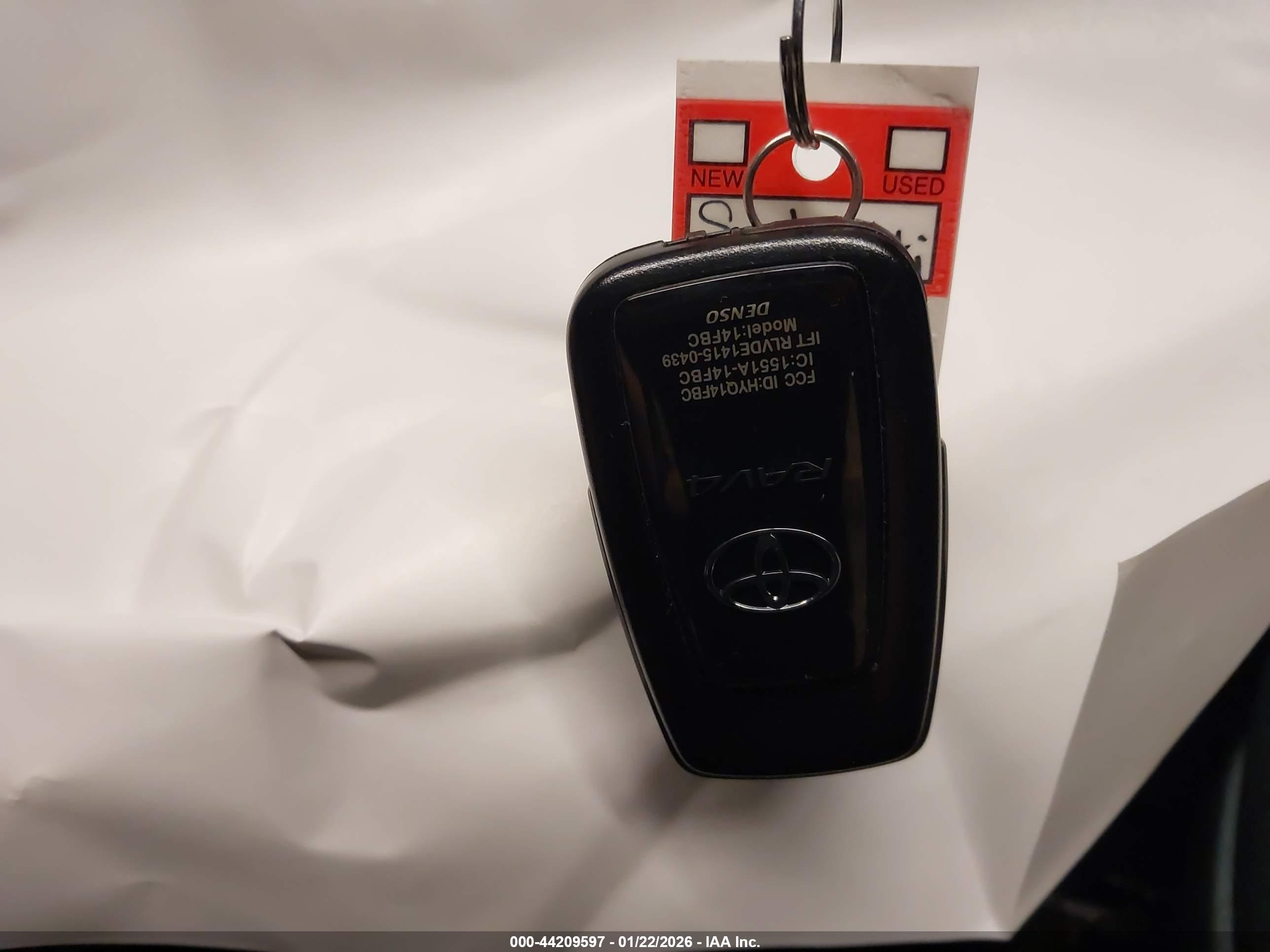TOYOTA RAV4 image 11