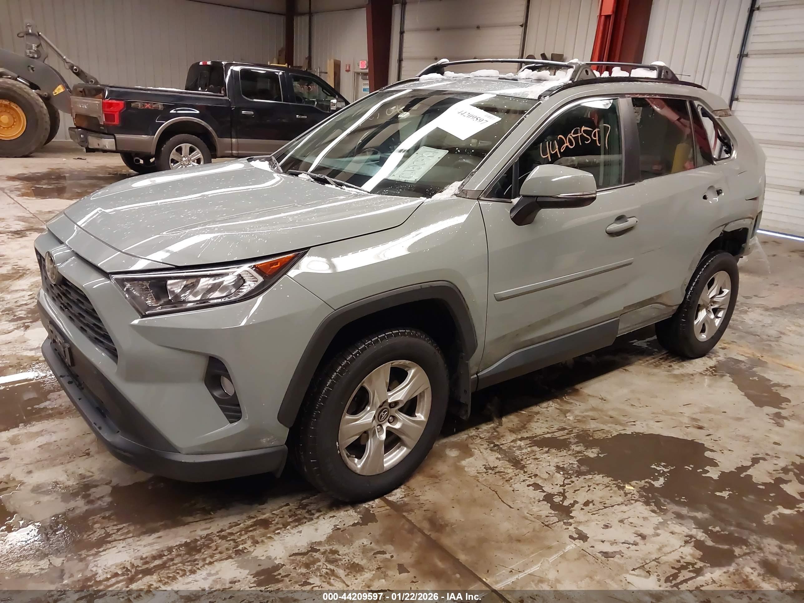 TOYOTA RAV4 image 2