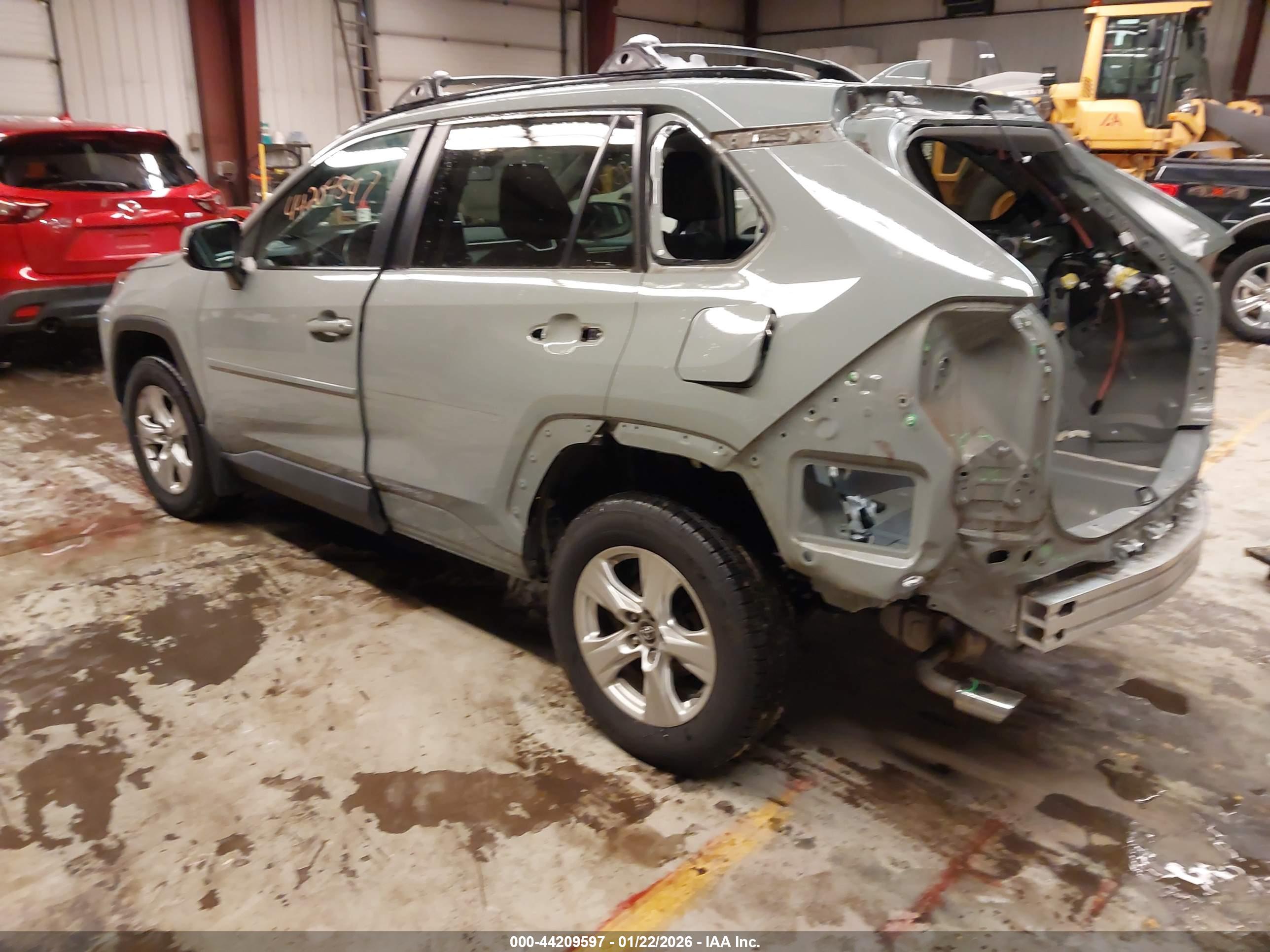 TOYOTA RAV4 image 3