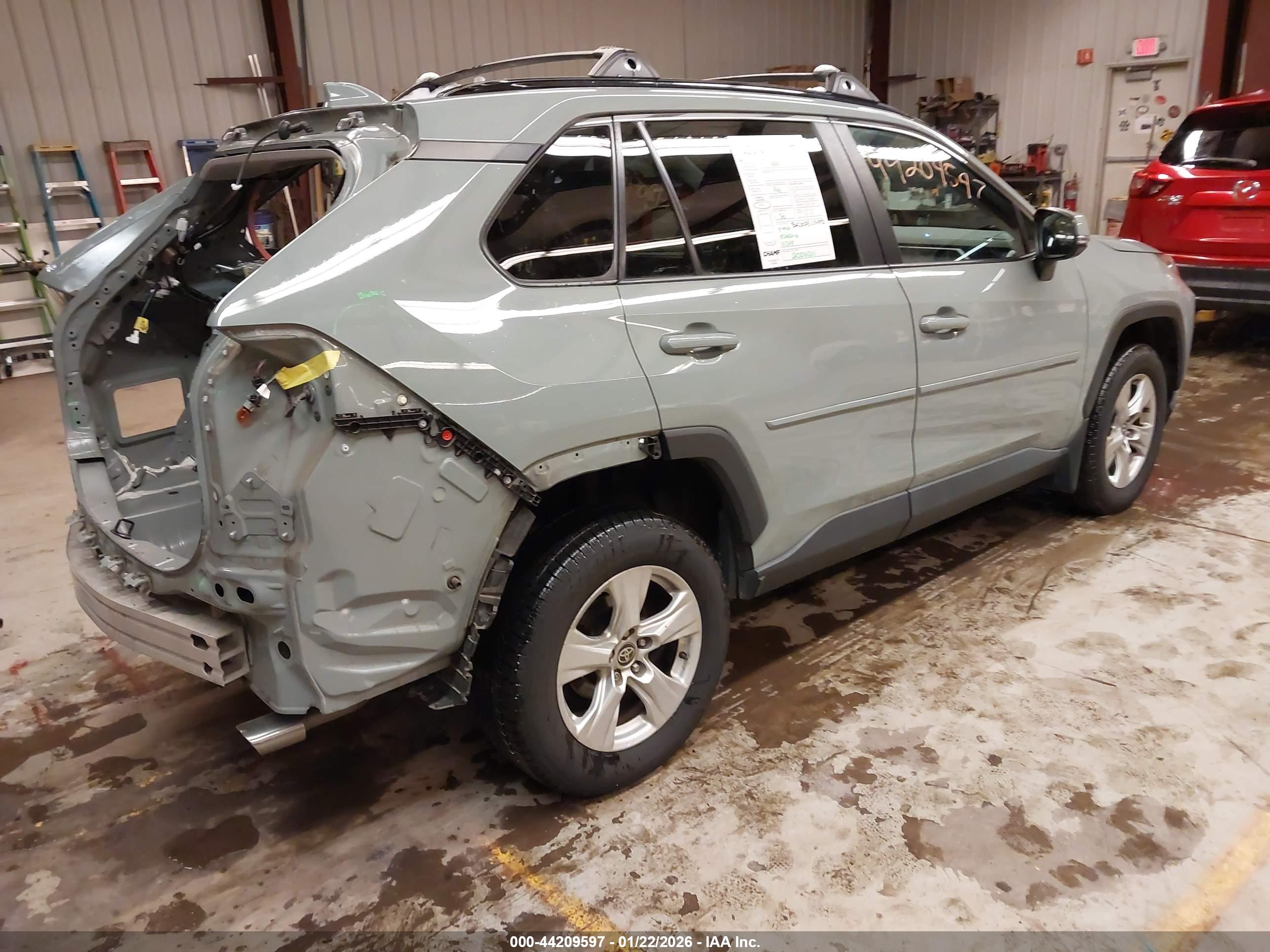 TOYOTA RAV4 image 4