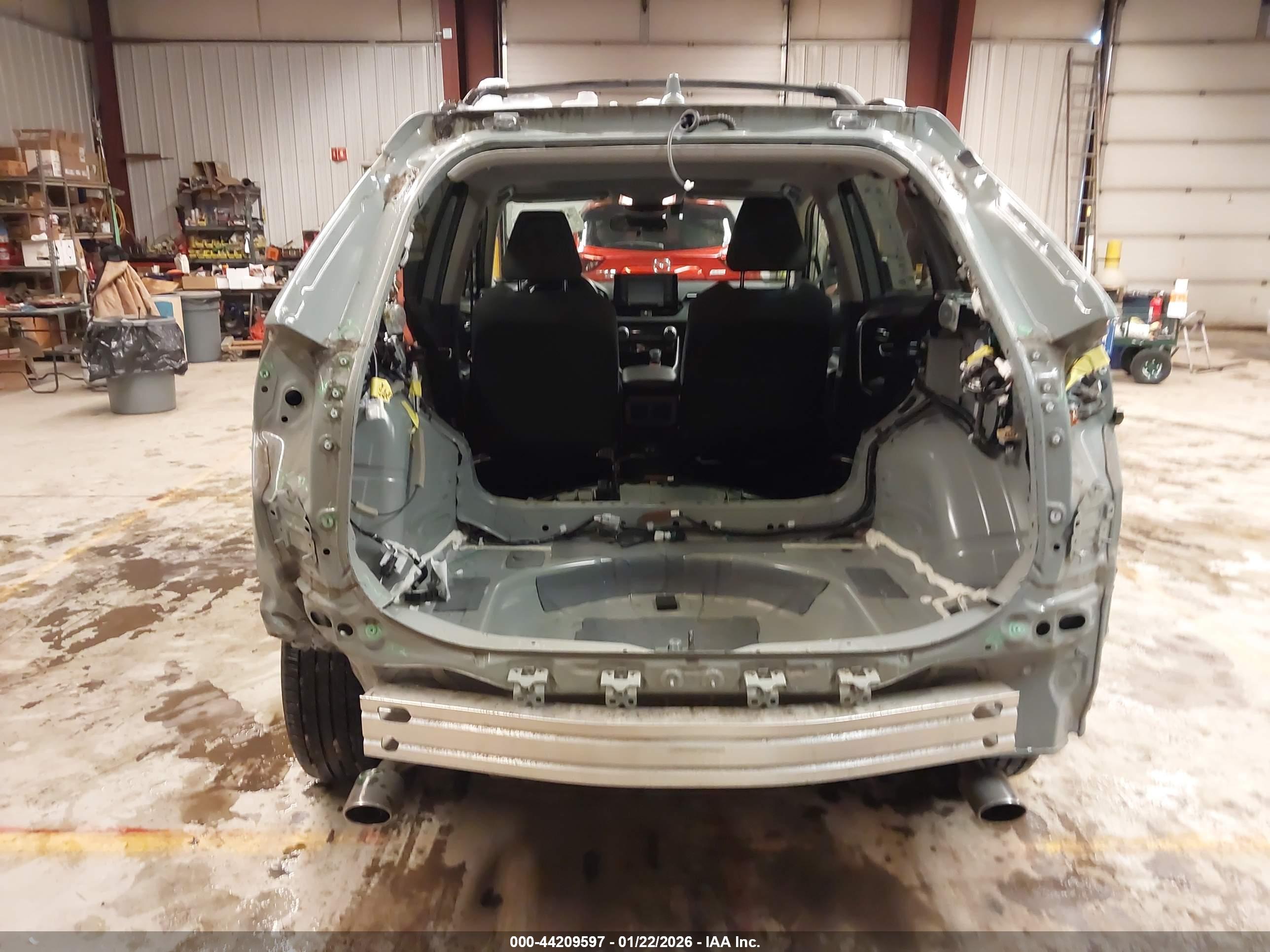 TOYOTA RAV4 image 6