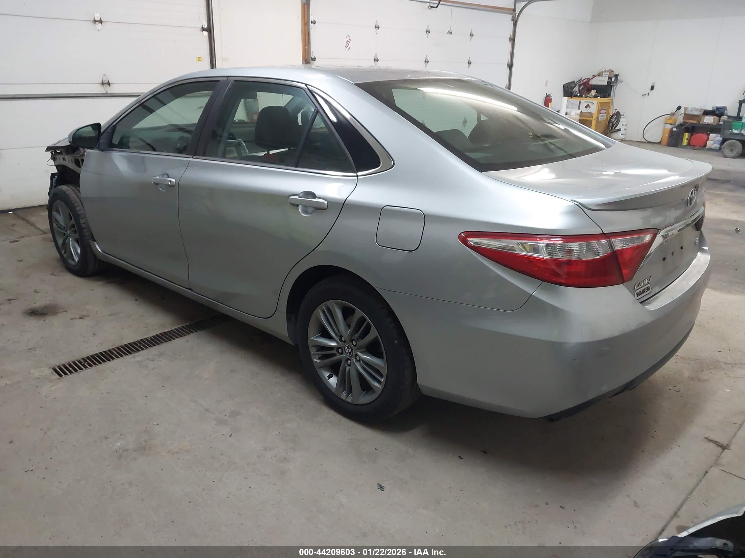 TOYOTA CAMRY image 3