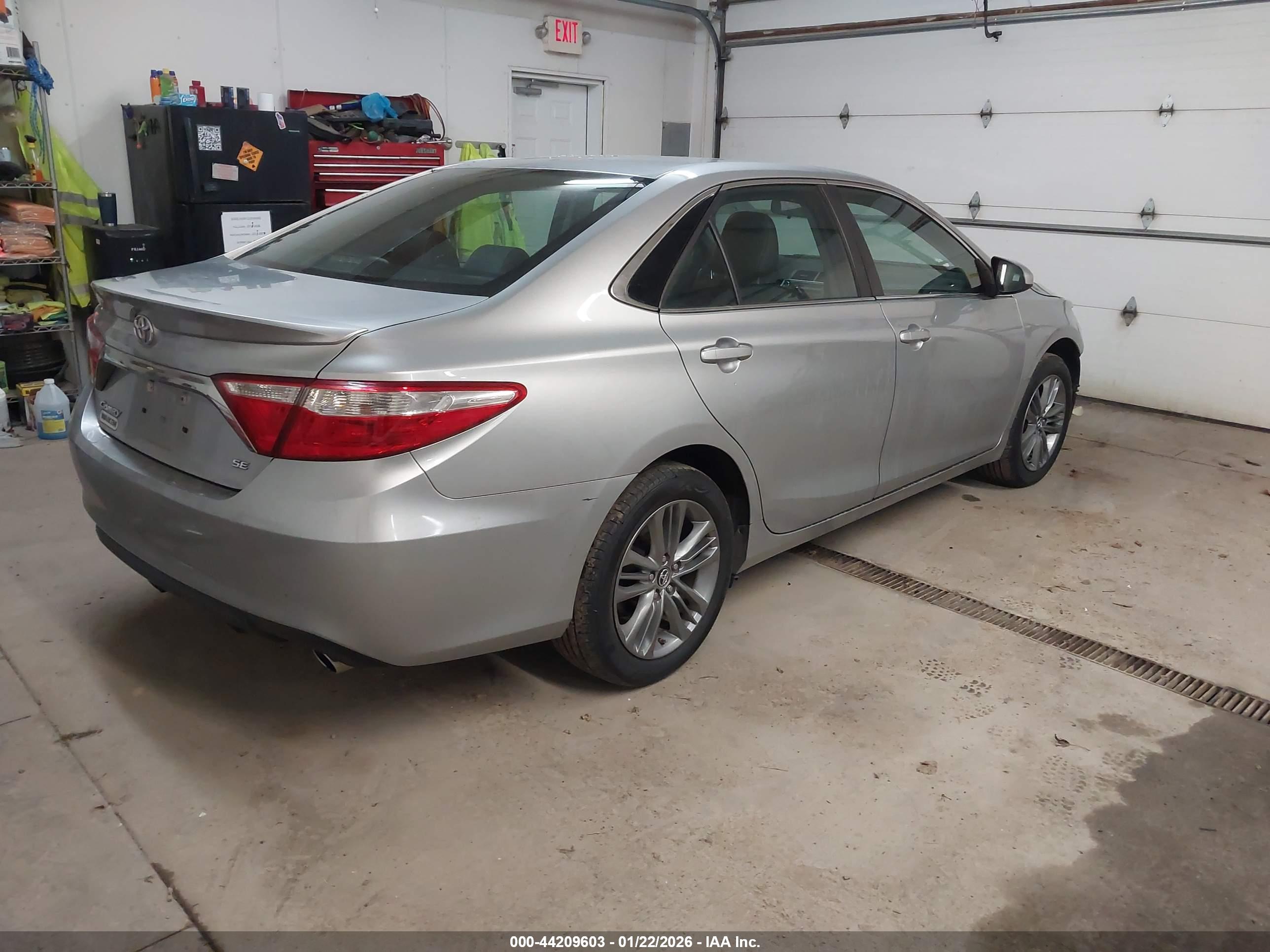 TOYOTA CAMRY image 4