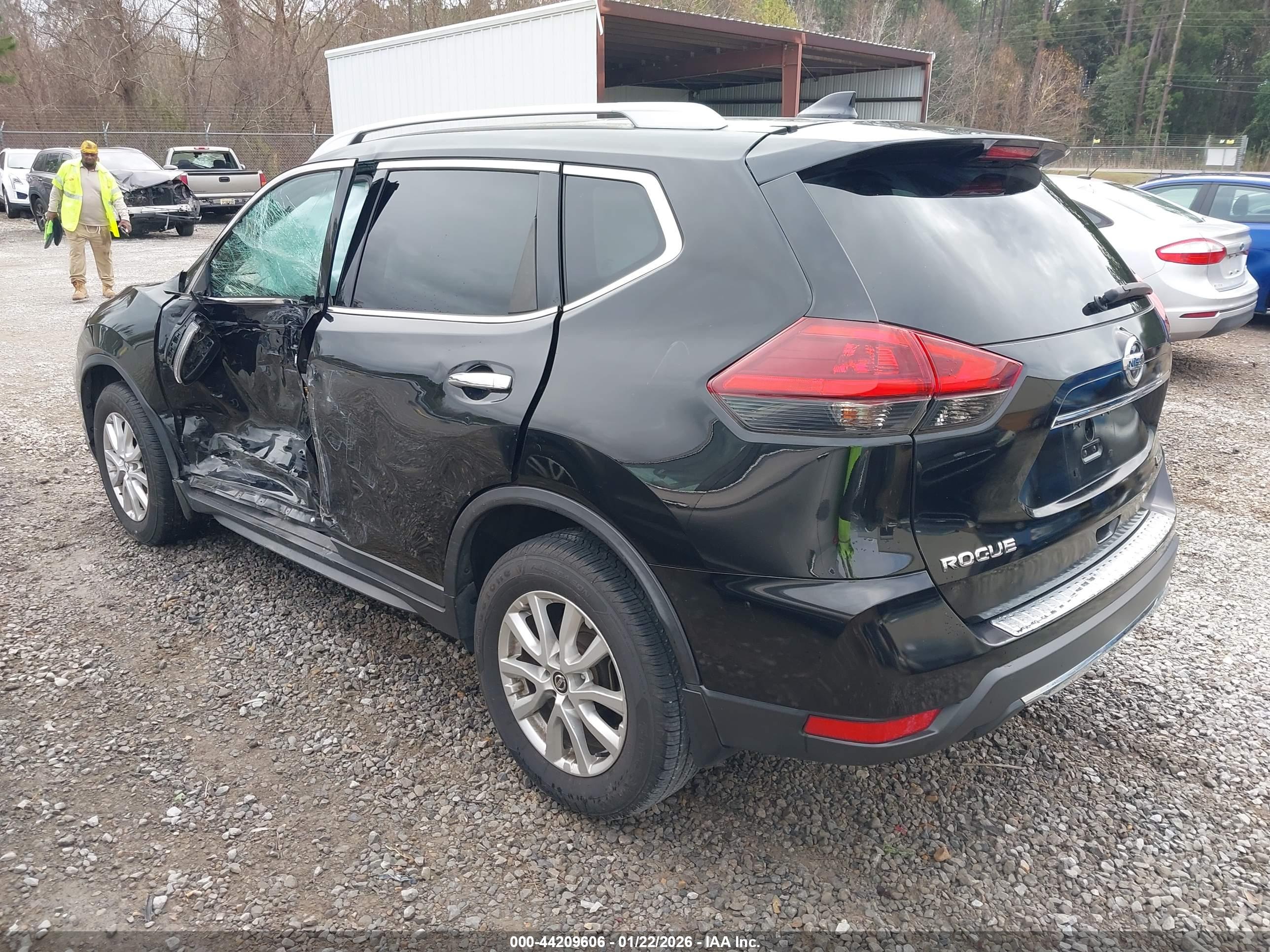 NISSAN ROGUE image 3