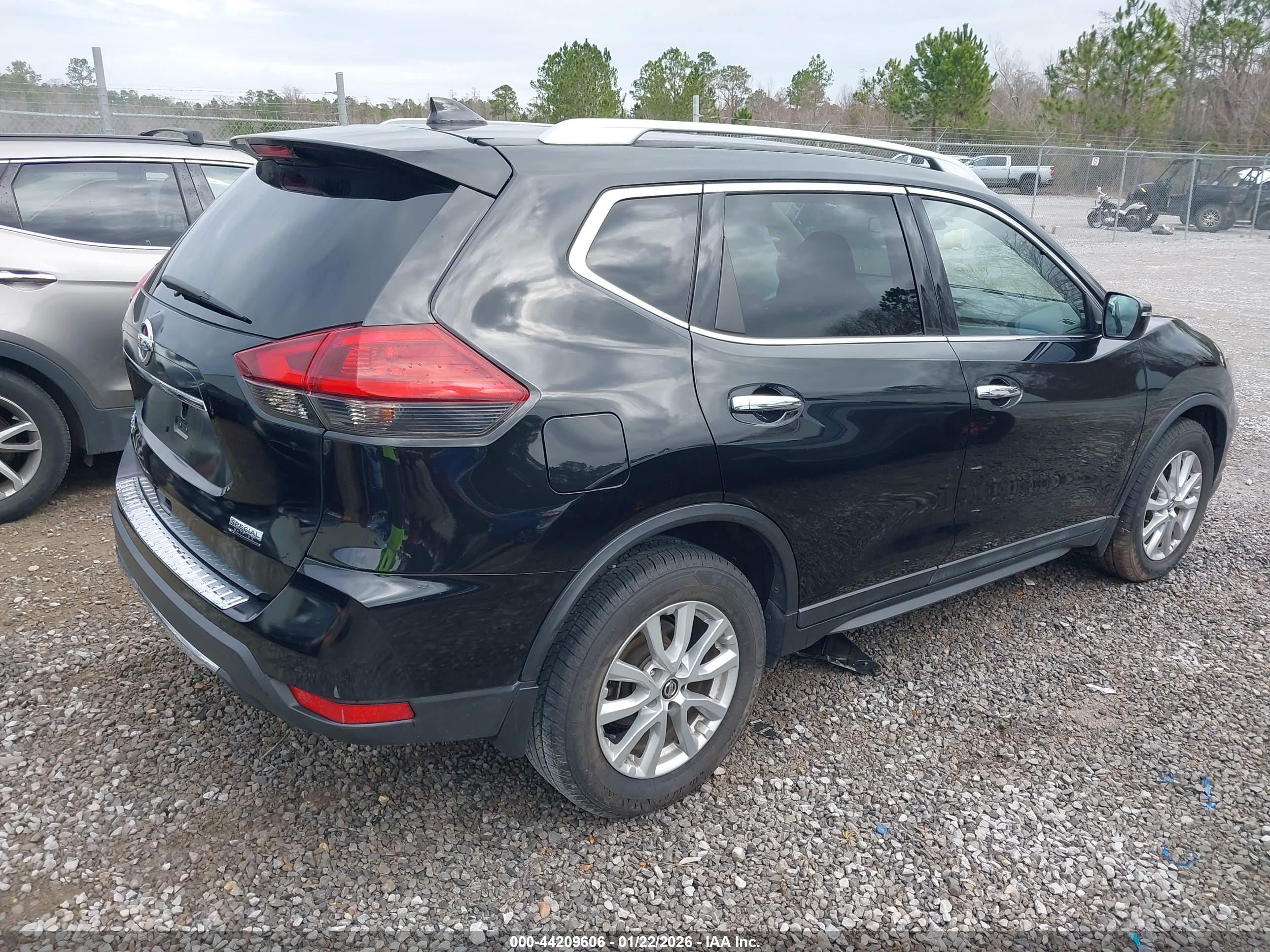 NISSAN ROGUE image 4