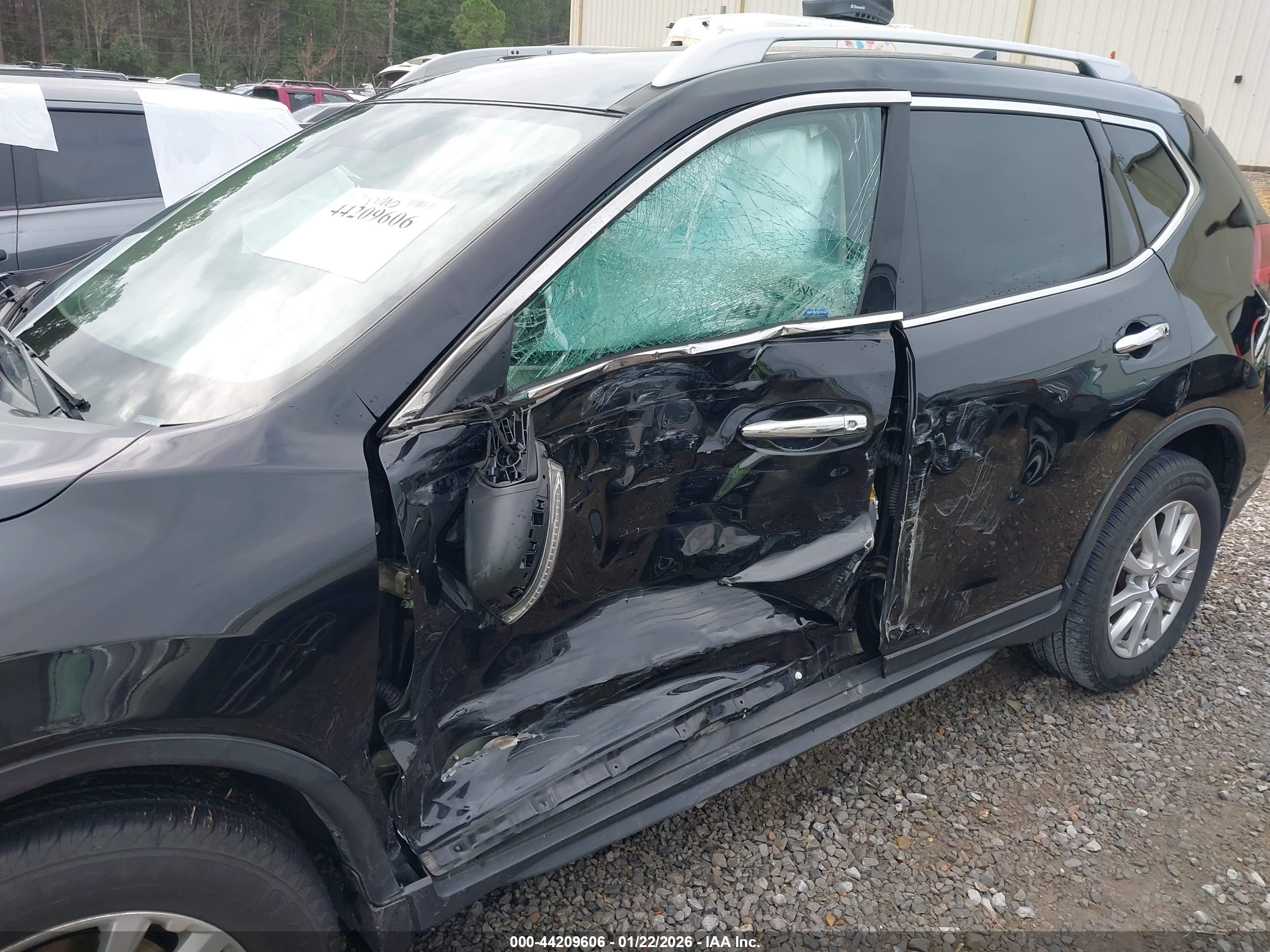 NISSAN ROGUE image 6