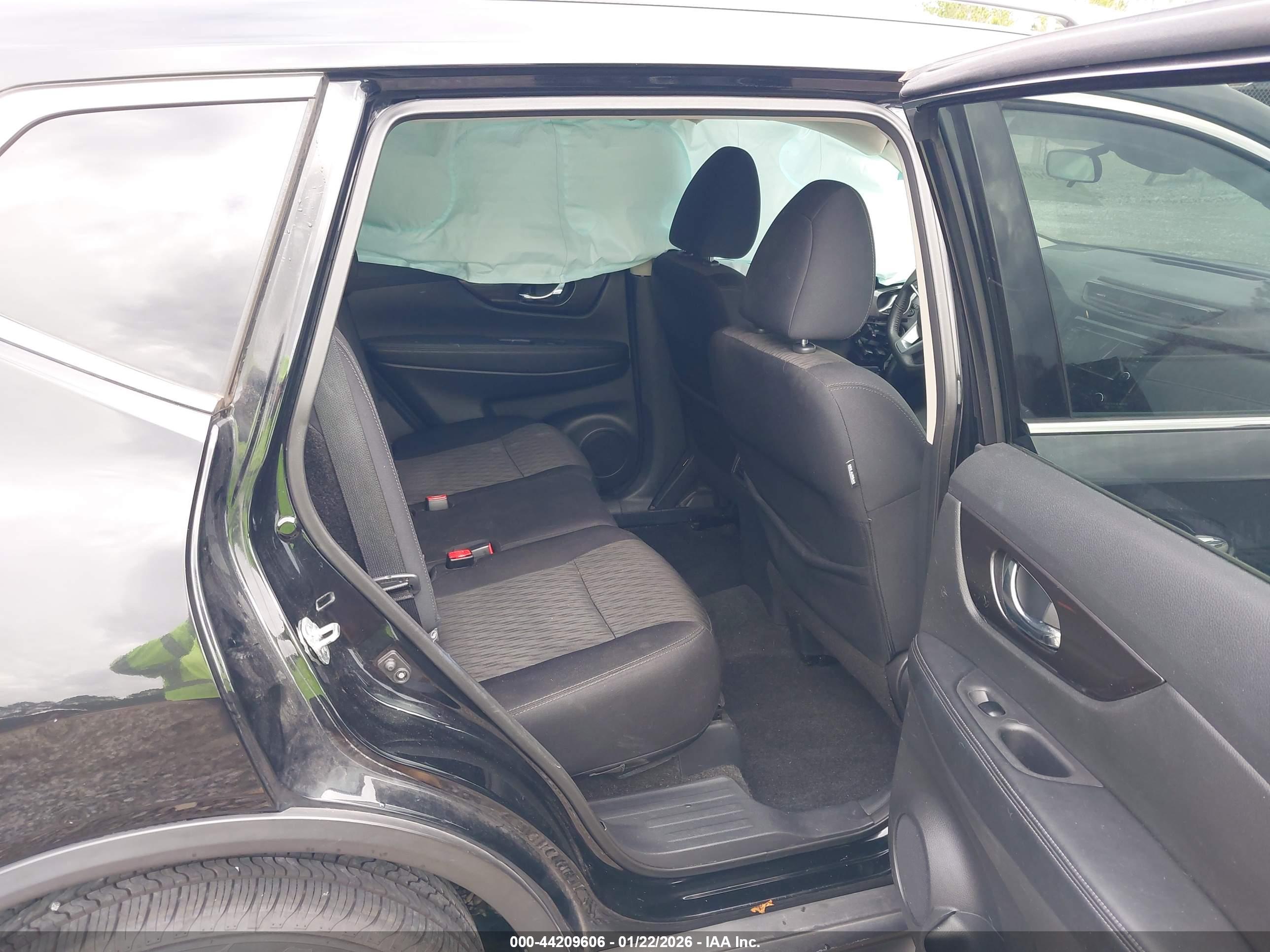 NISSAN ROGUE image 8