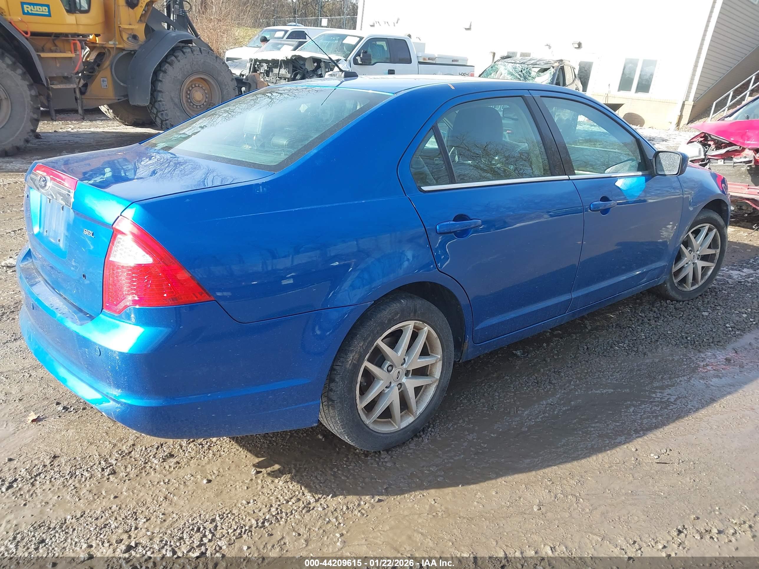 FORD FUSION image 4