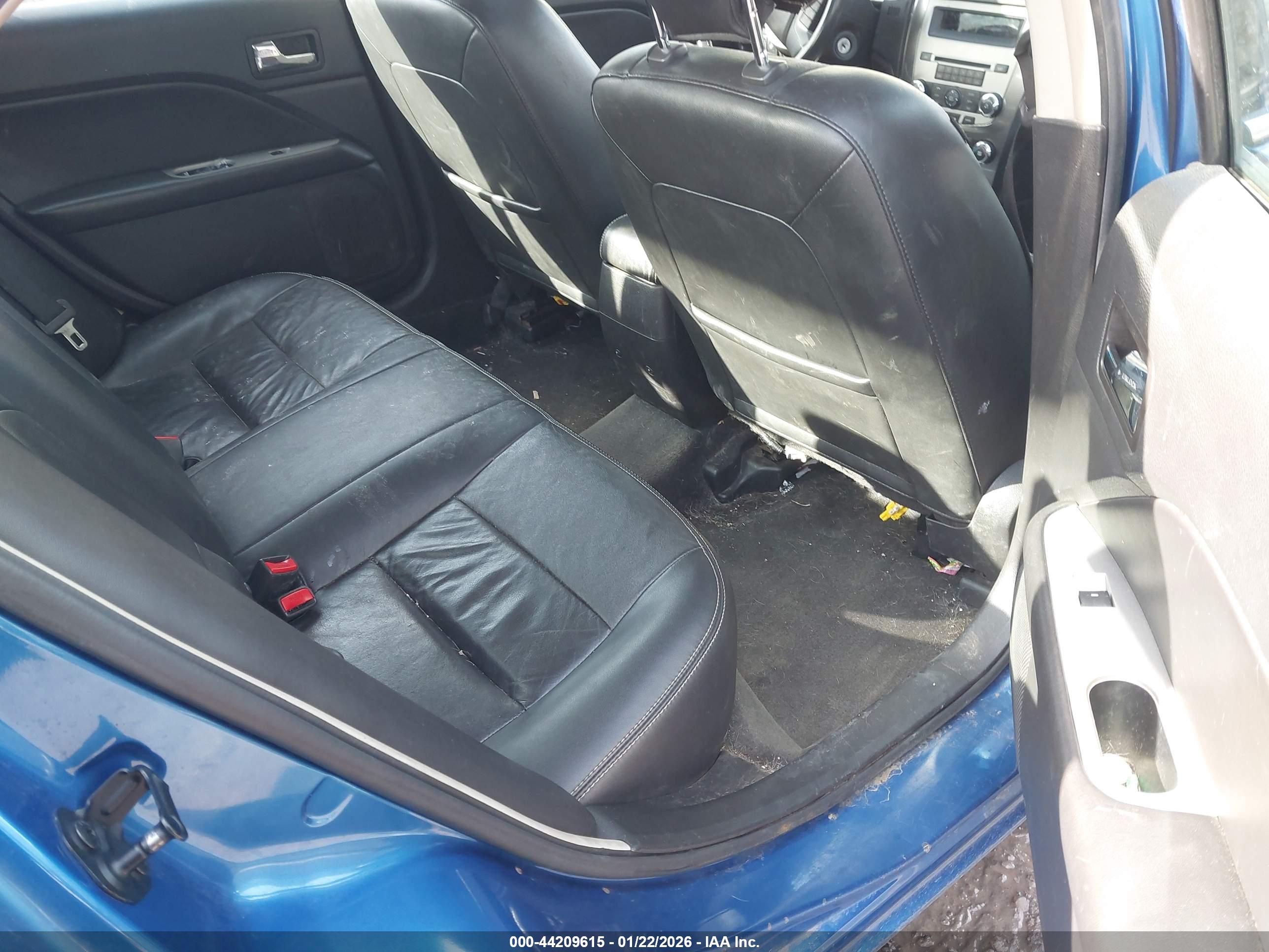 FORD FUSION image 8