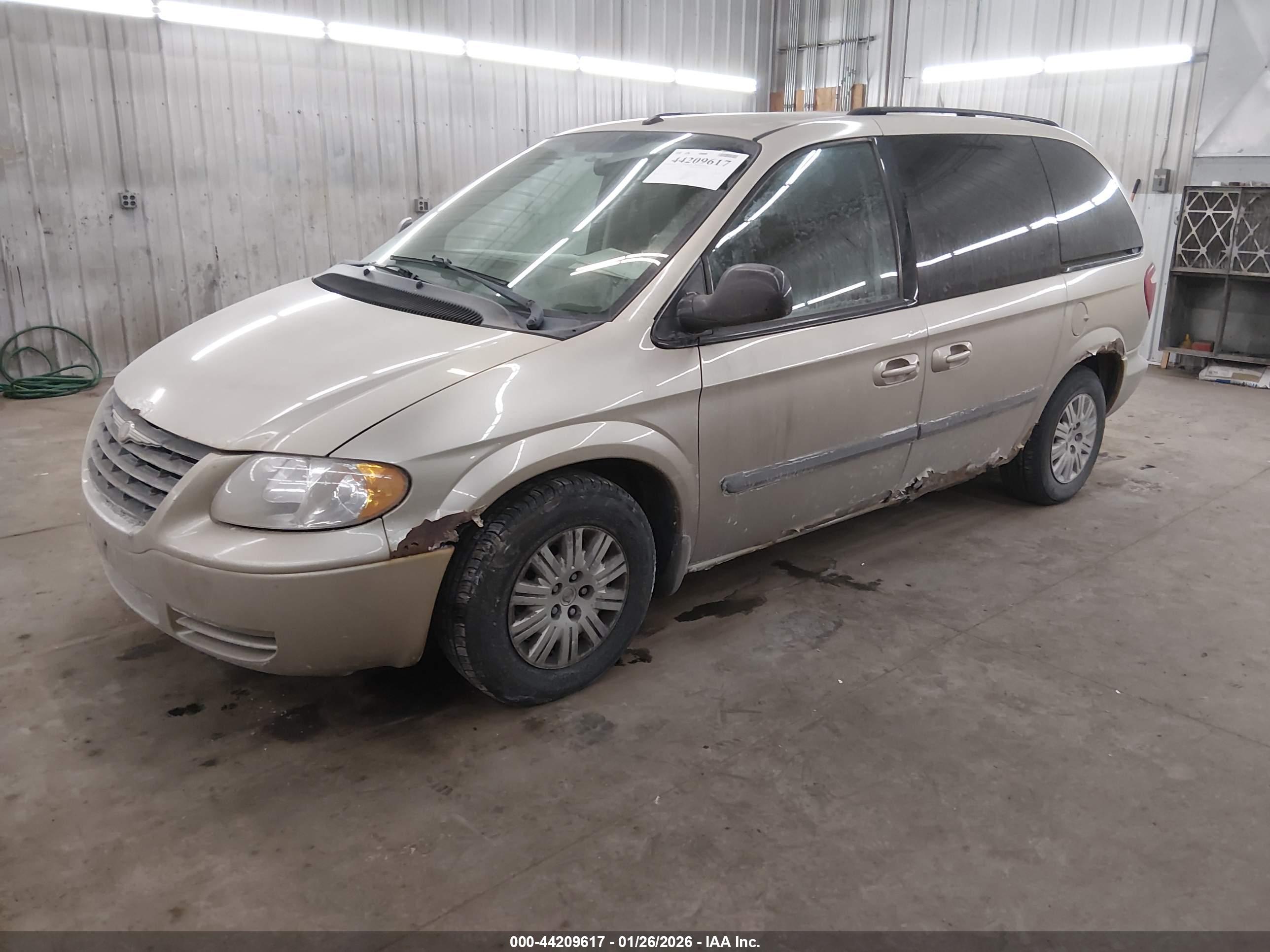 CHRYSLER TOWN image 2