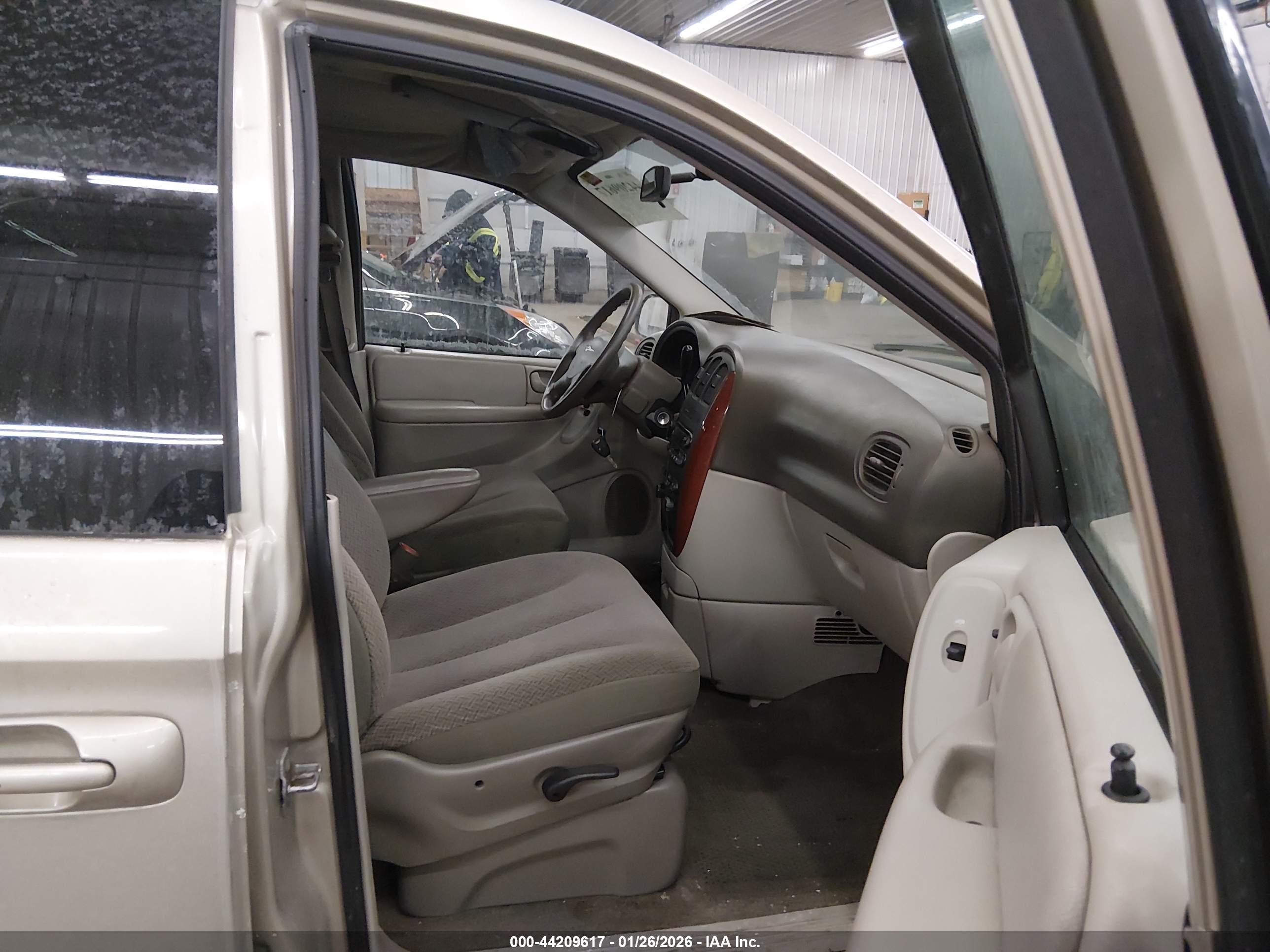 CHRYSLER TOWN image 5