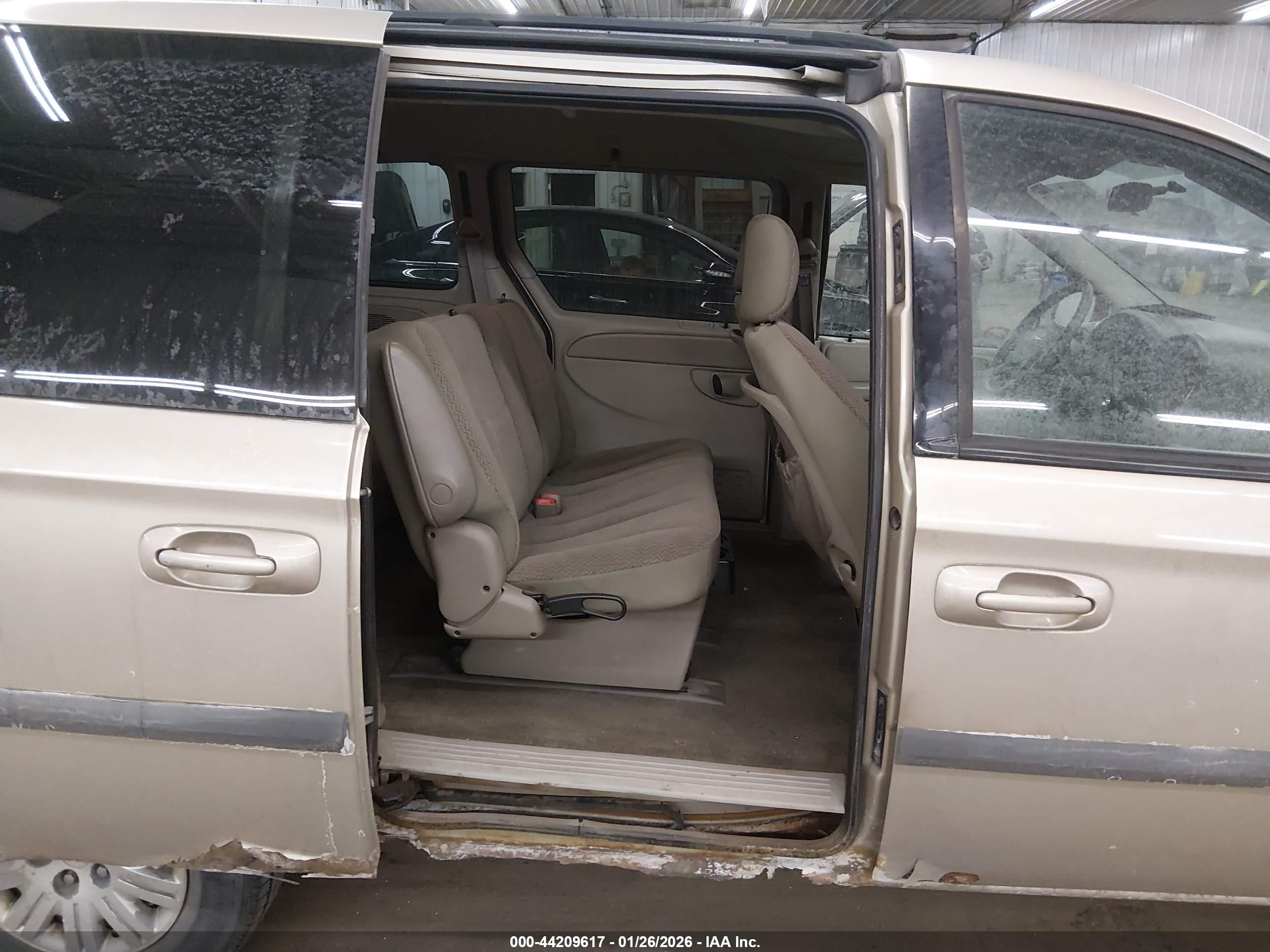 CHRYSLER TOWN image 8