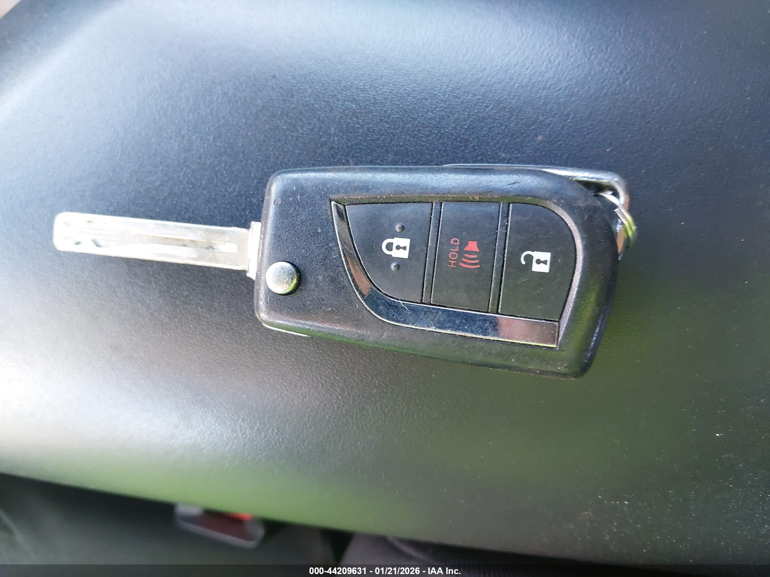 TOYOTA C-HR image 11