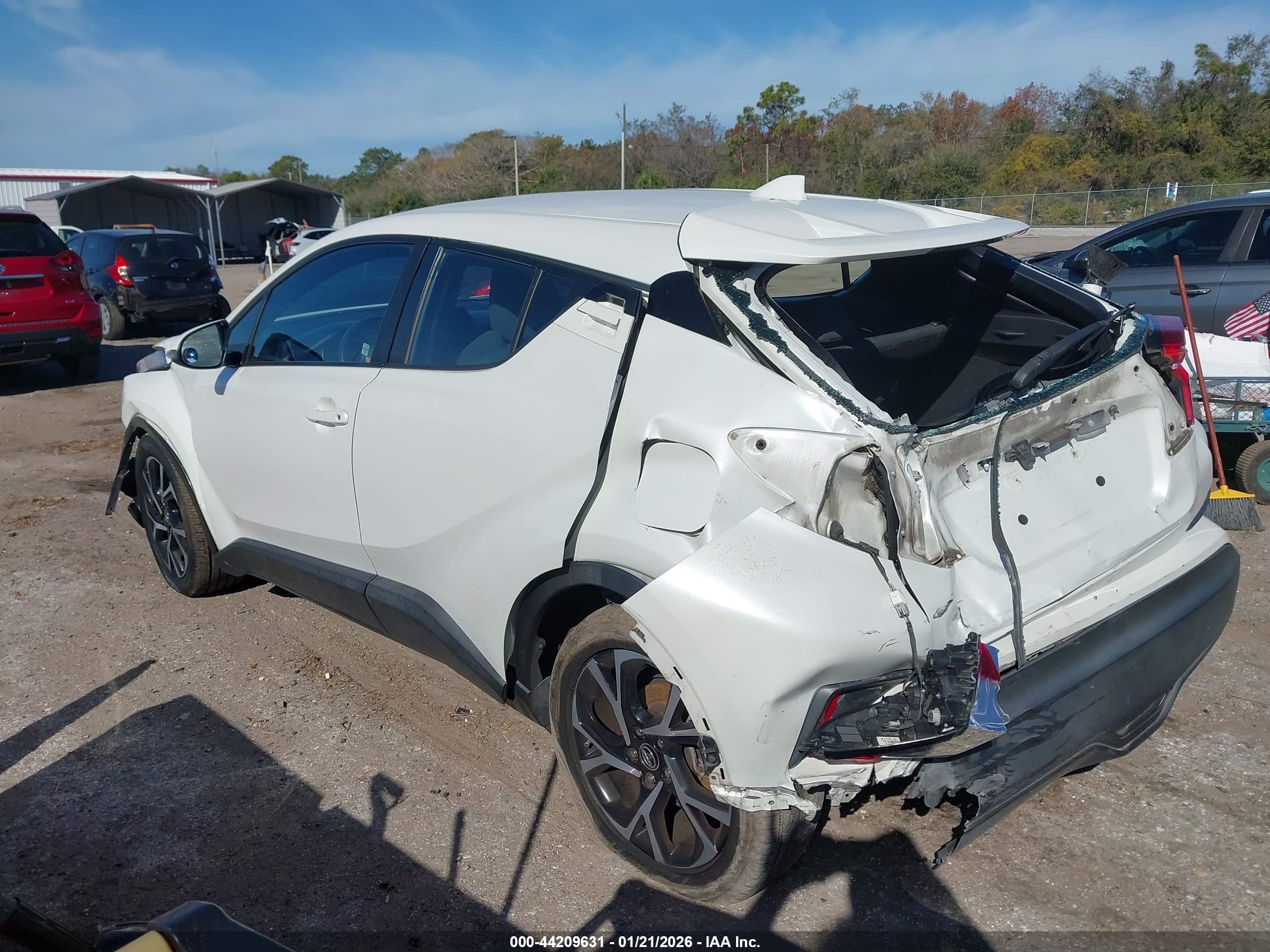 TOYOTA C-HR image 3