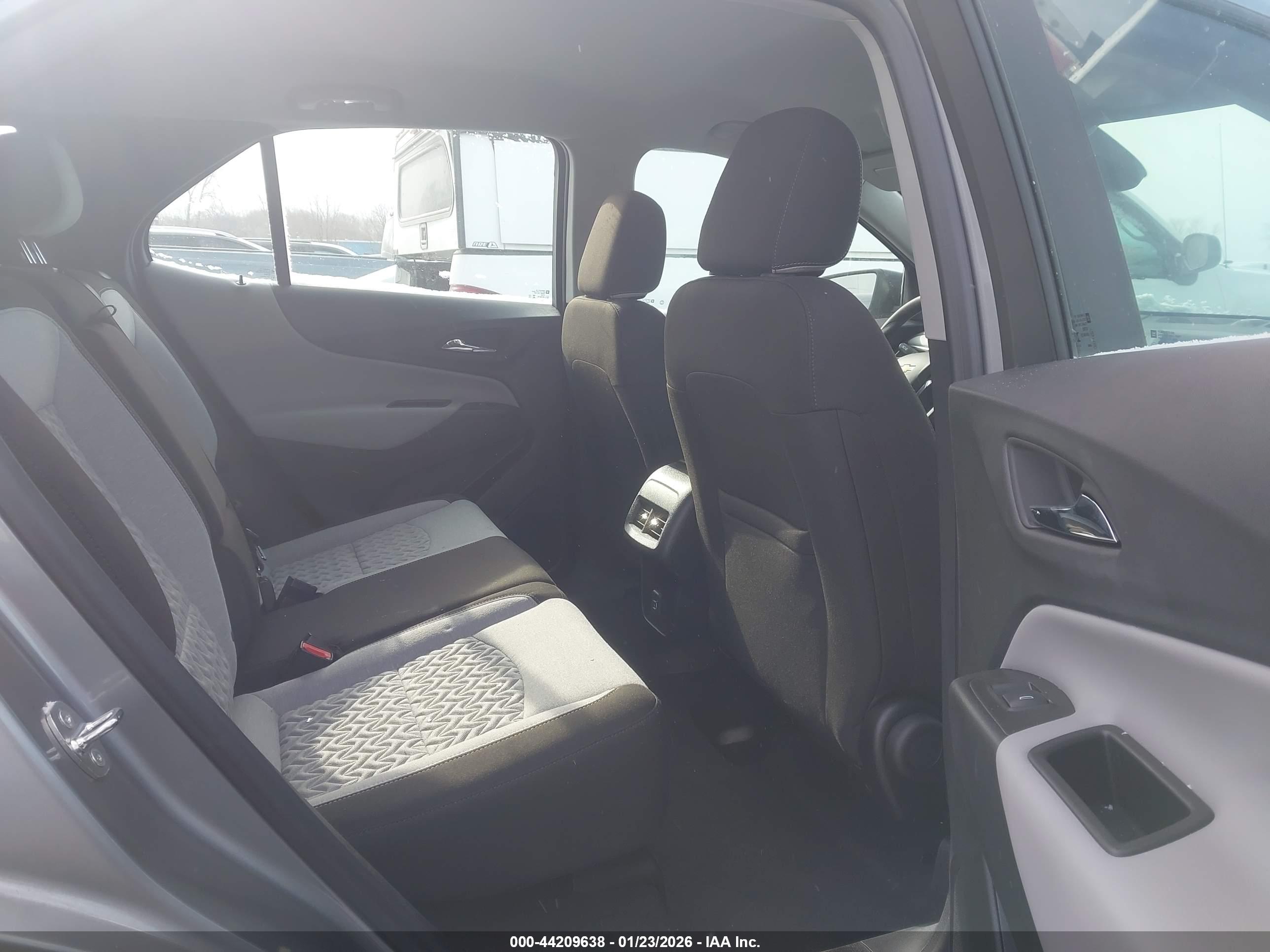 CHEVROLET EQUINOX image 8