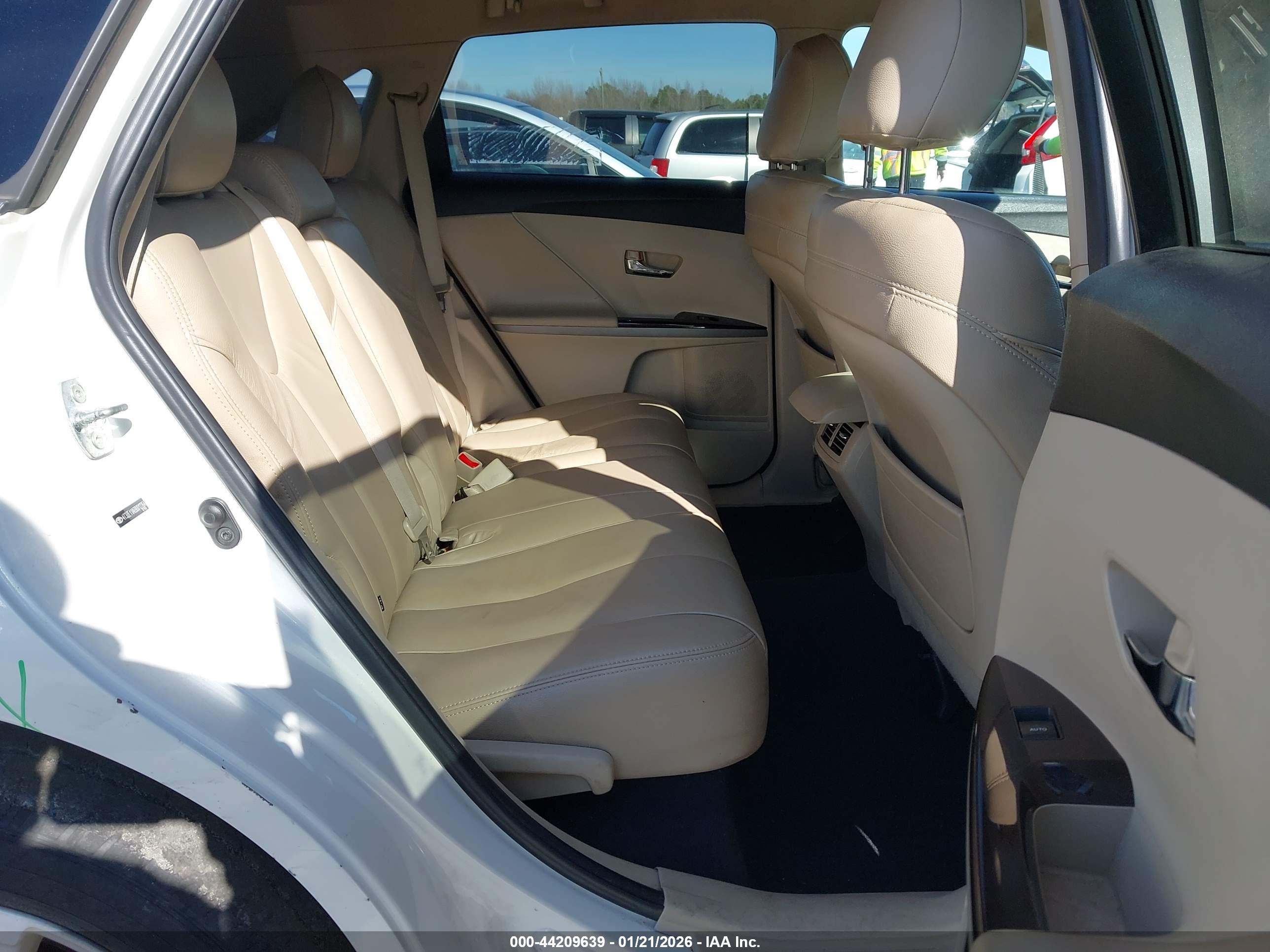 TOYOTA VENZA image 8