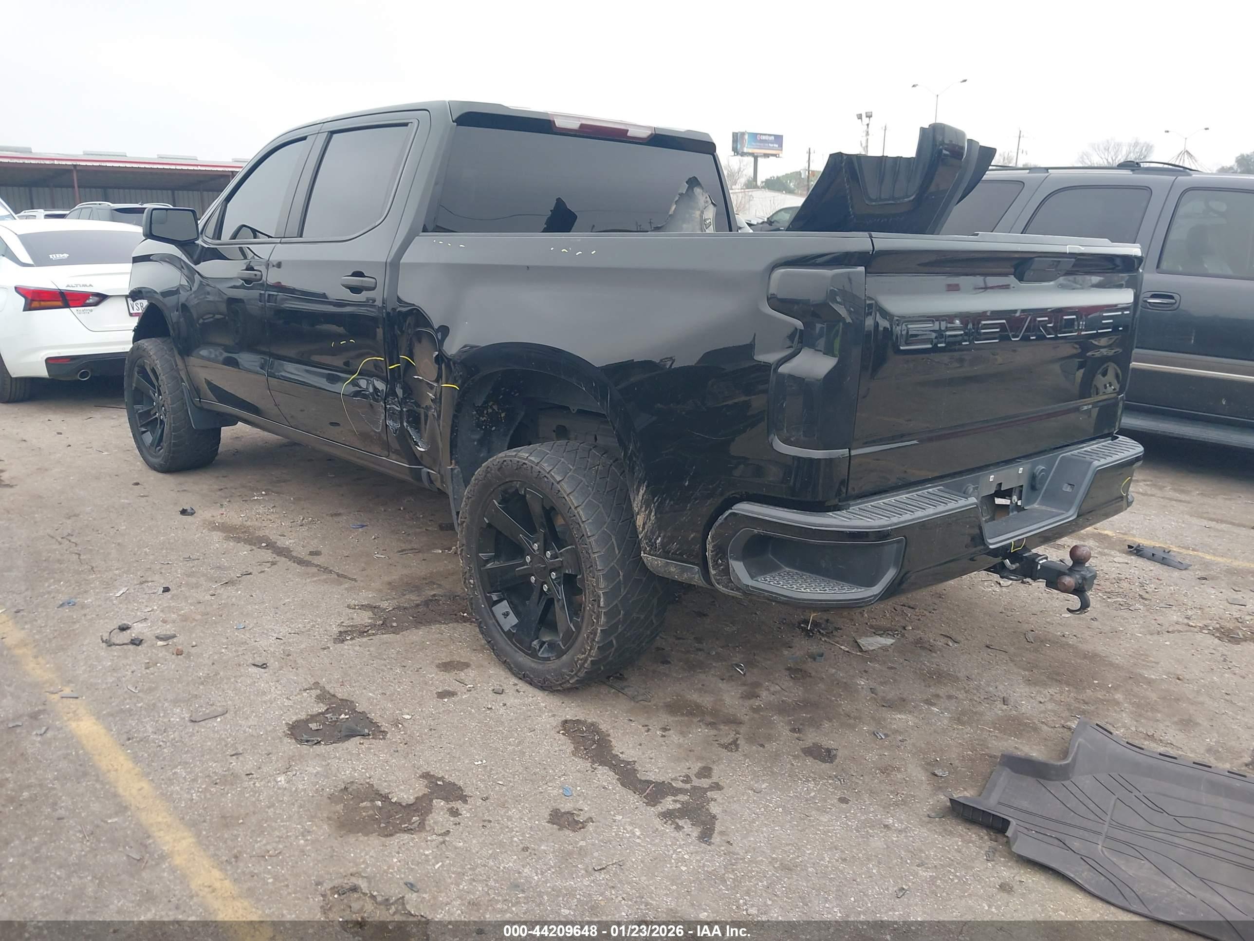 CHEVROLET SILVERADO image 3