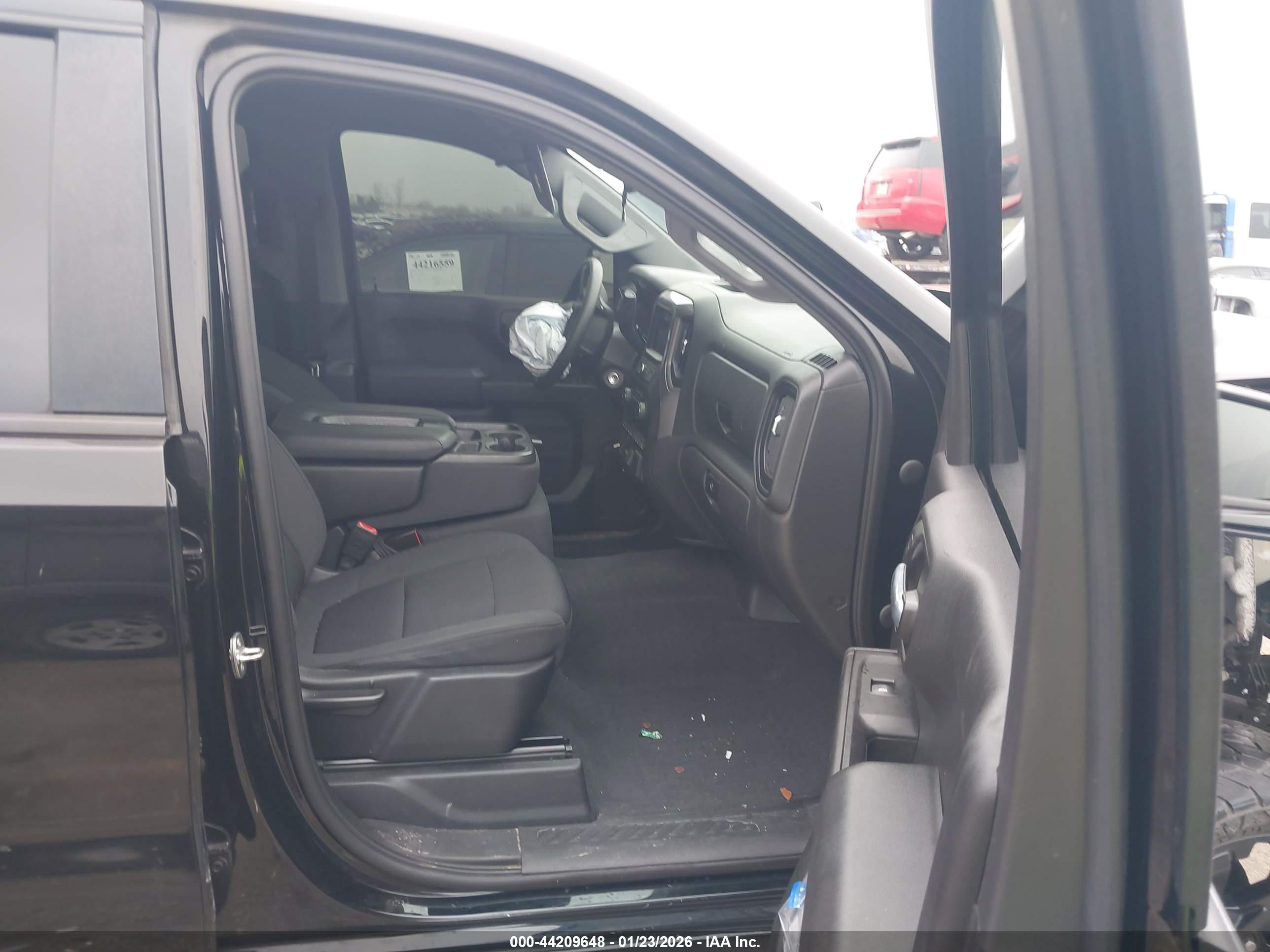 CHEVROLET SILVERADO image 5