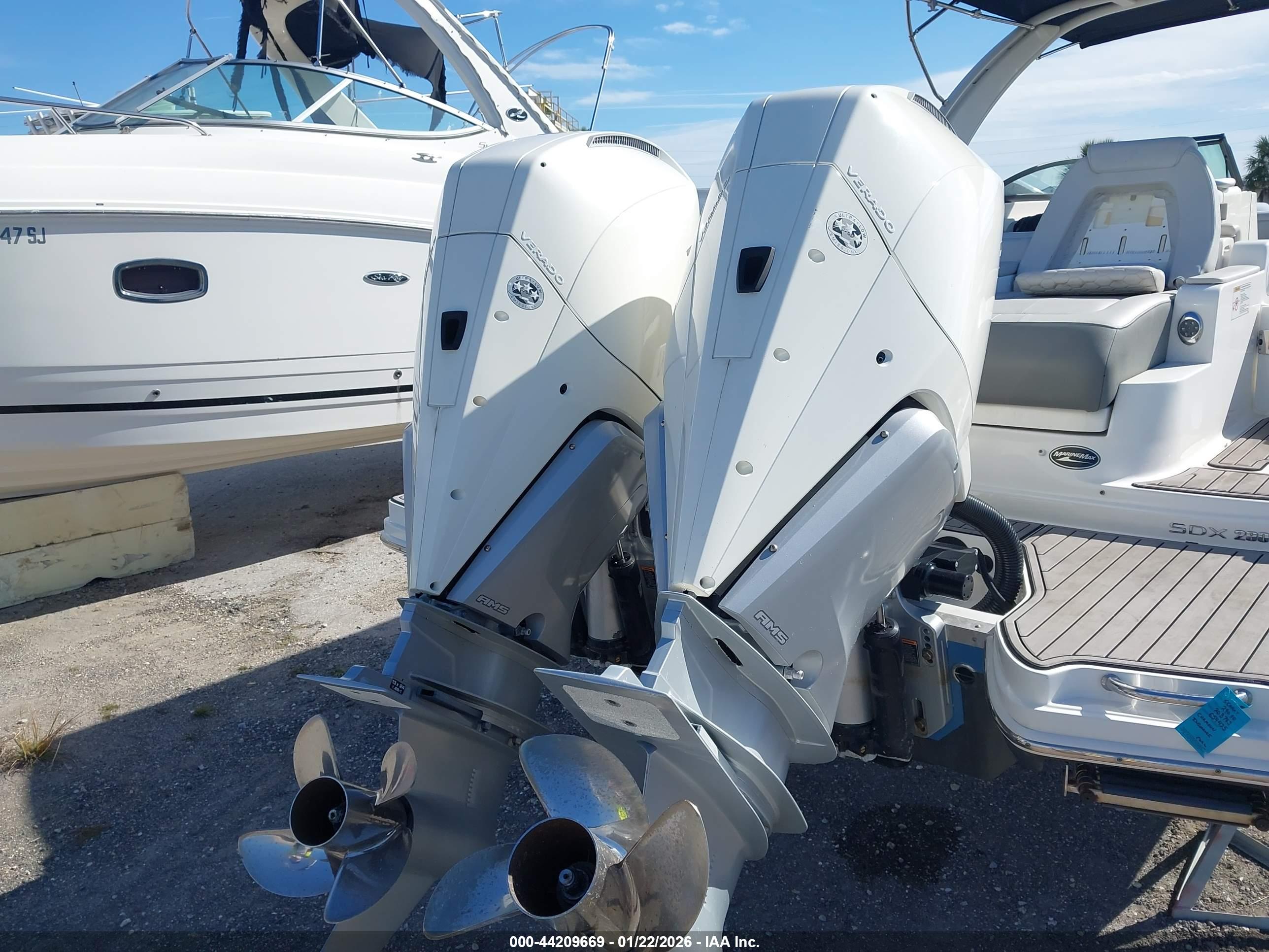 SEA RAY image 10