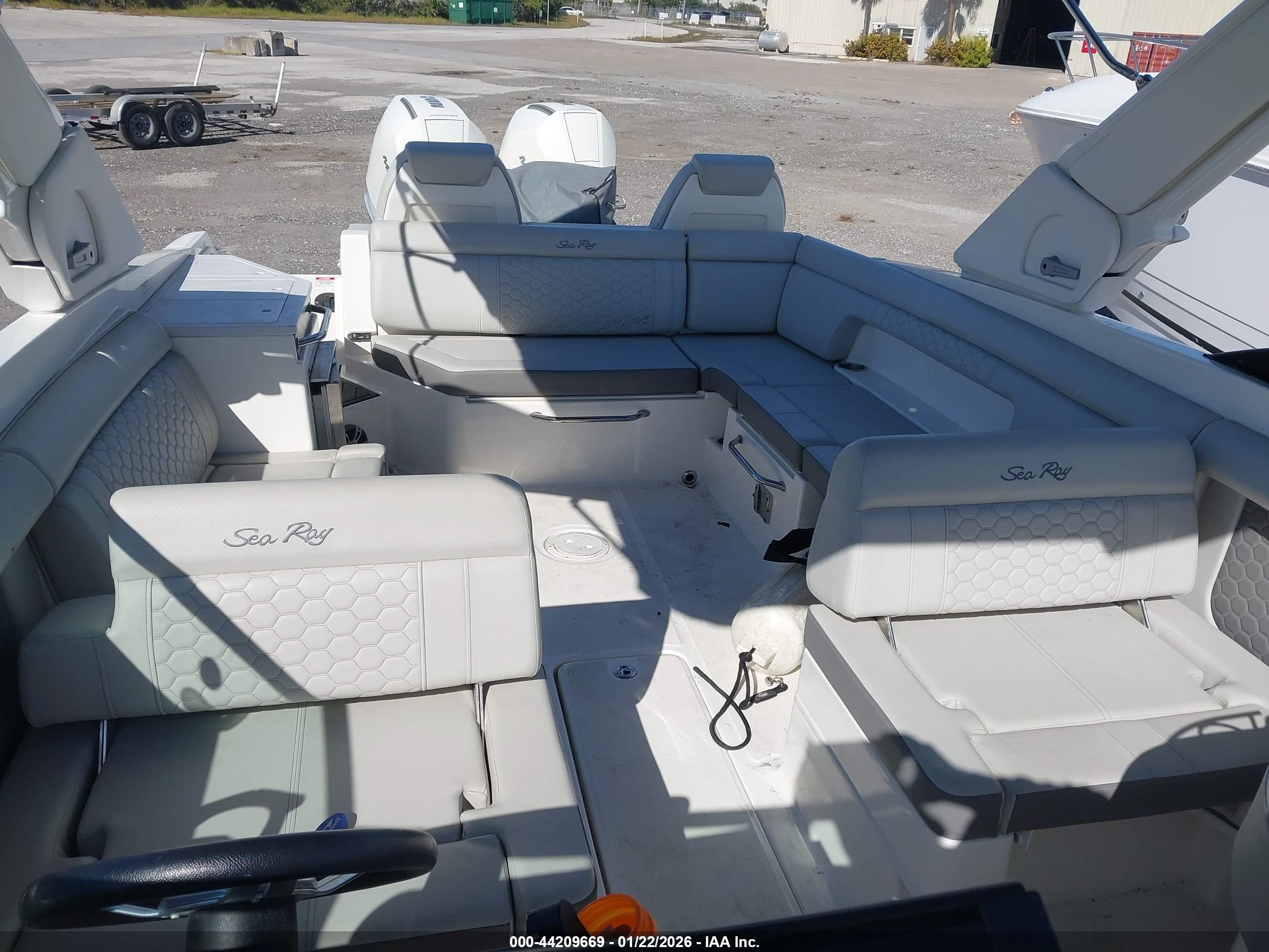 SEA RAY image 5