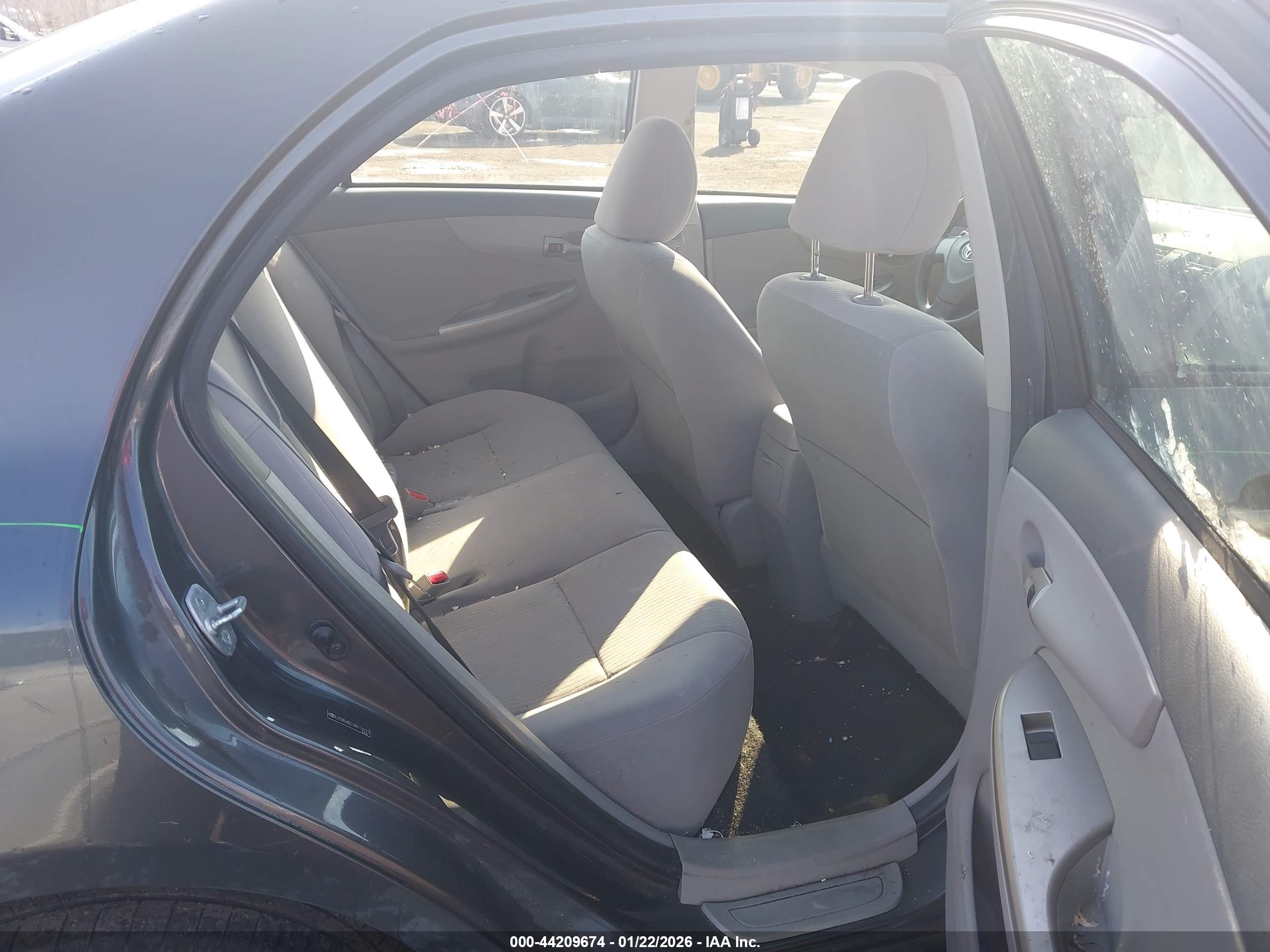 TOYOTA COROLLA image 8