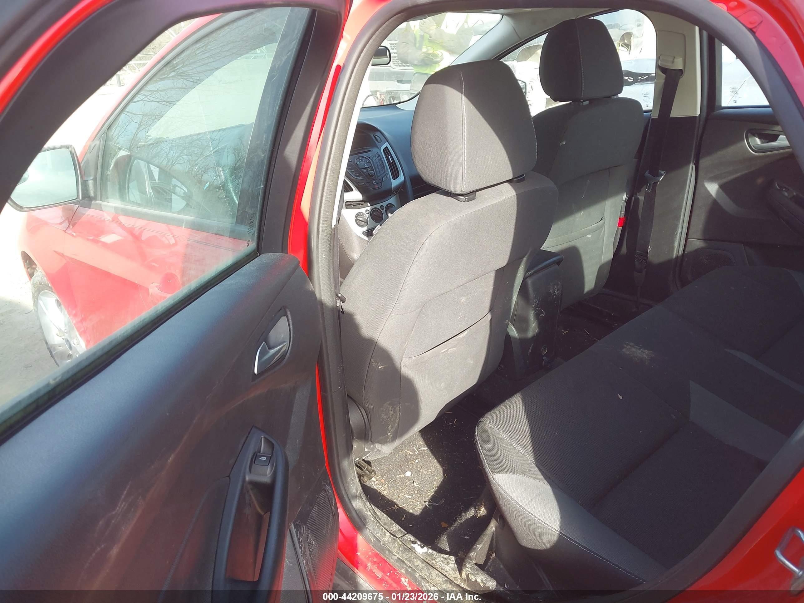 FORD FOCUS image 8