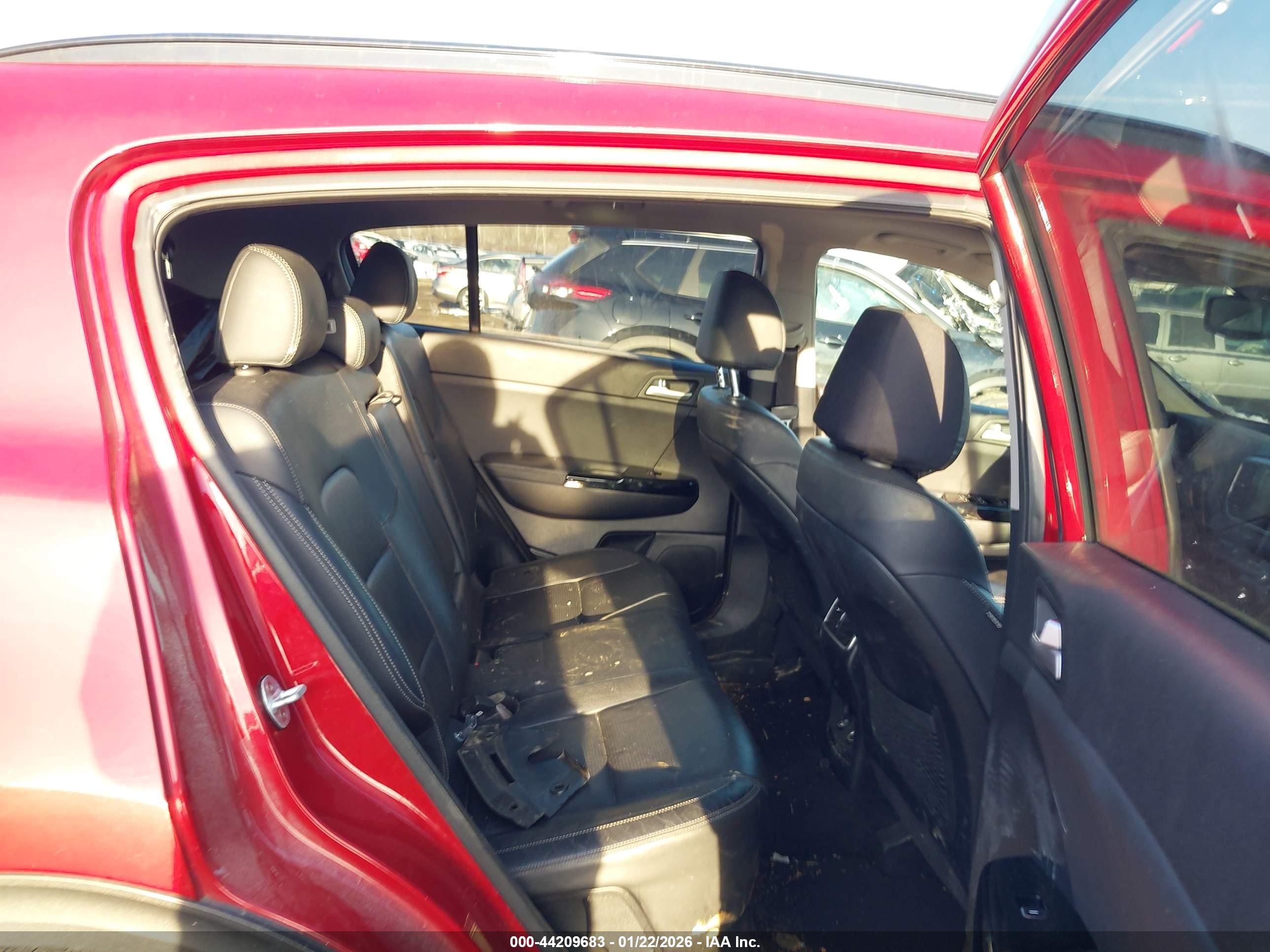 KIA SPORTAGE image 8