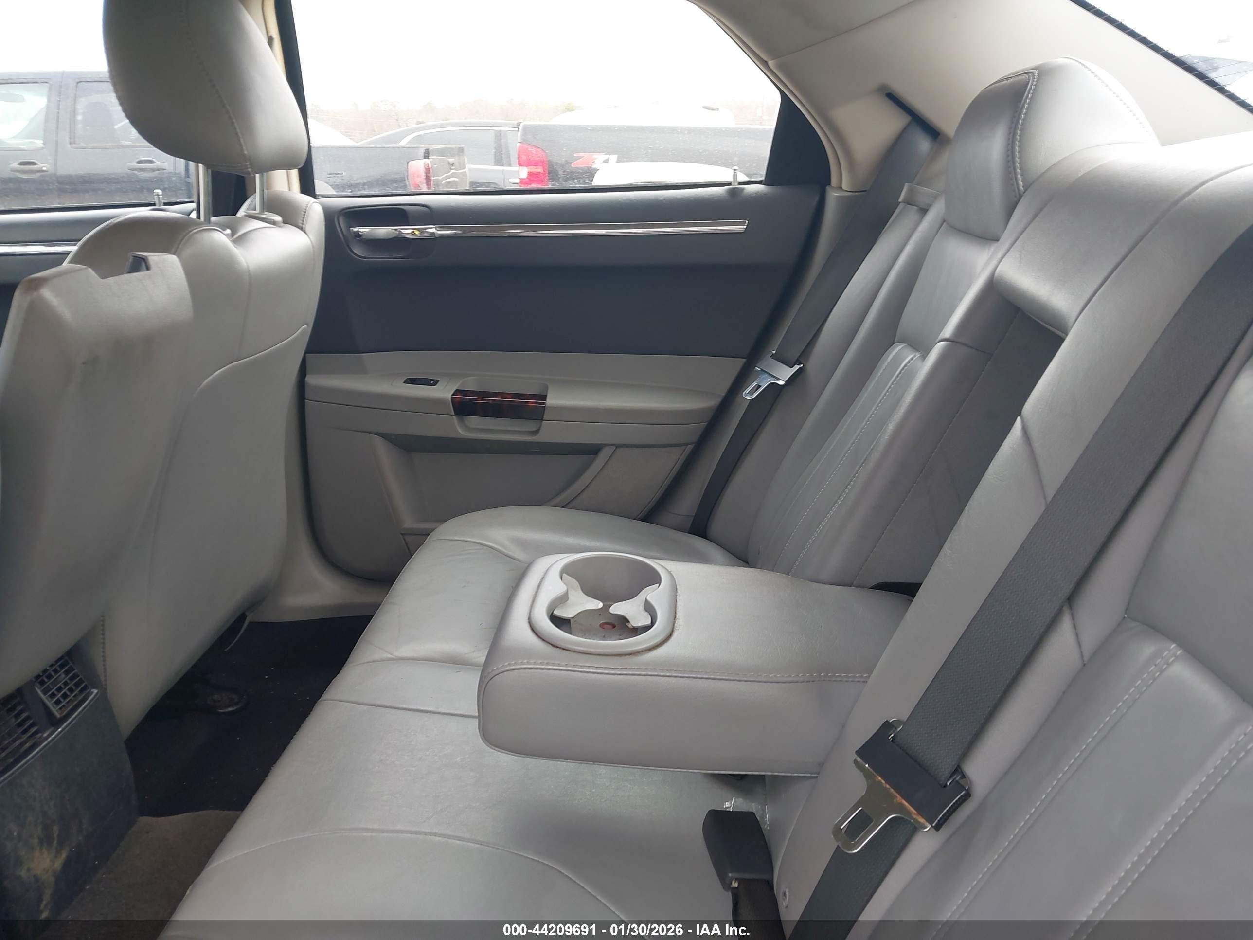CHRYSLER 300C image 8