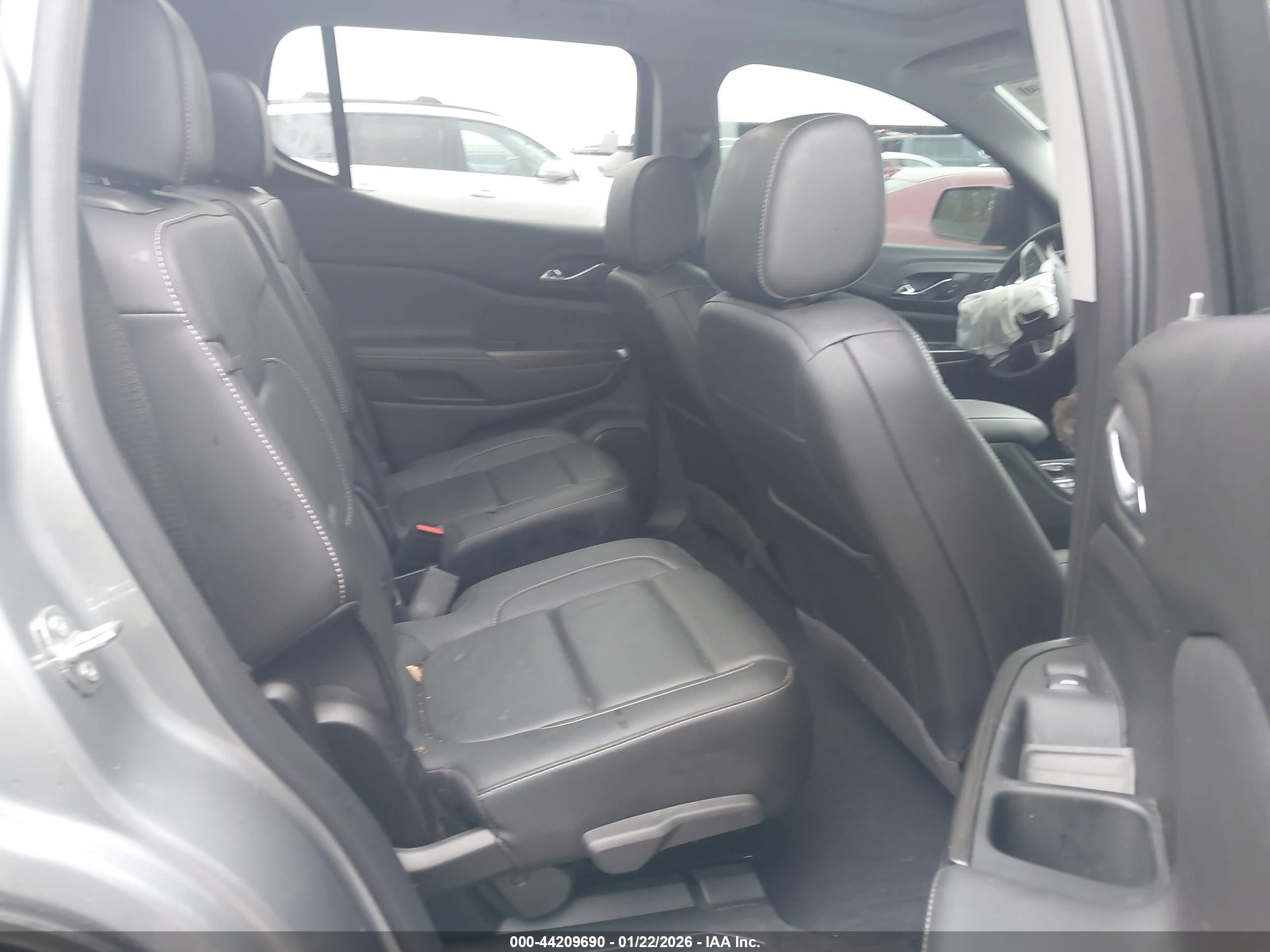 GMC ACADIA image 8