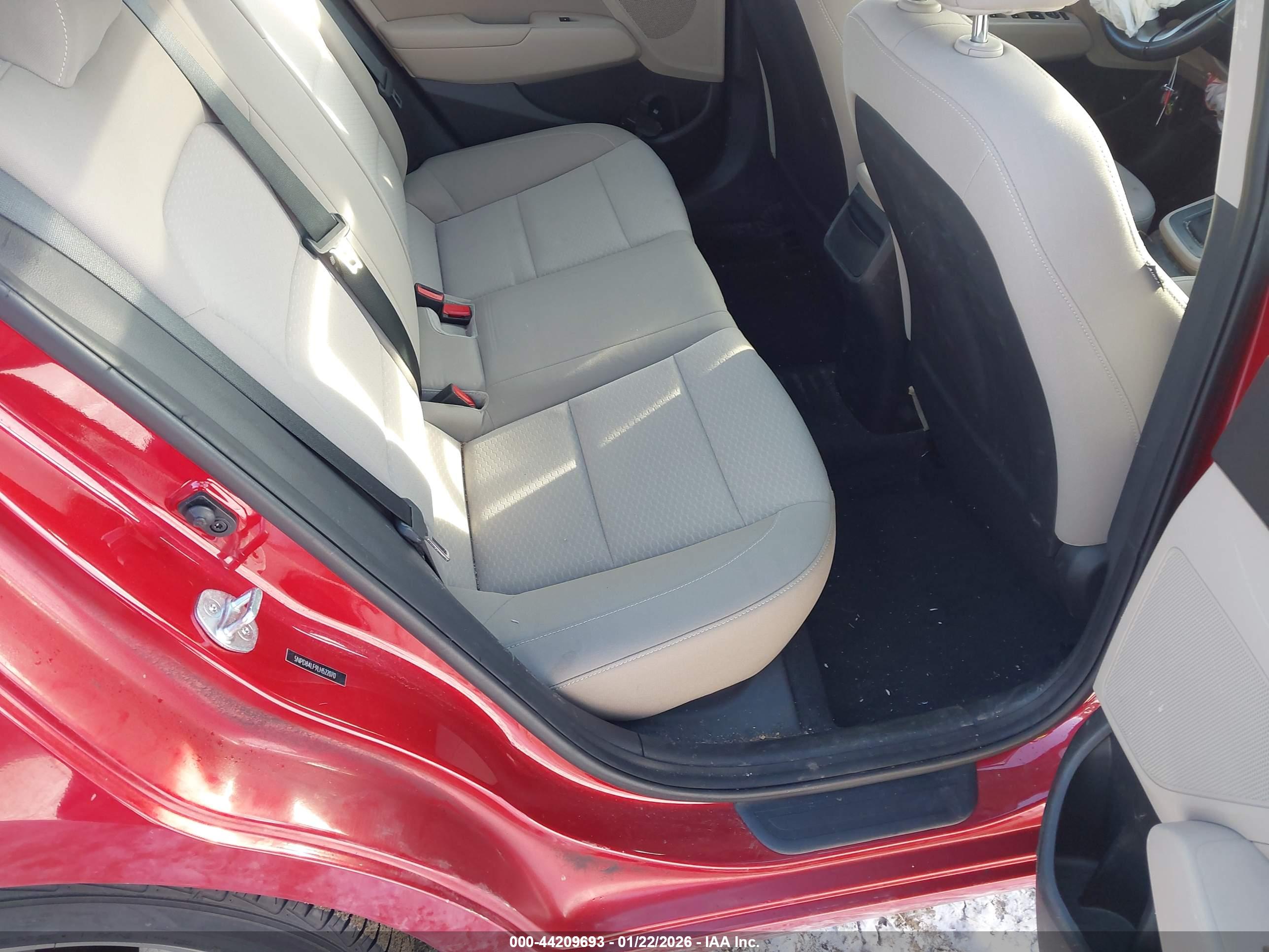 HYUNDAI ELANTRA image 8