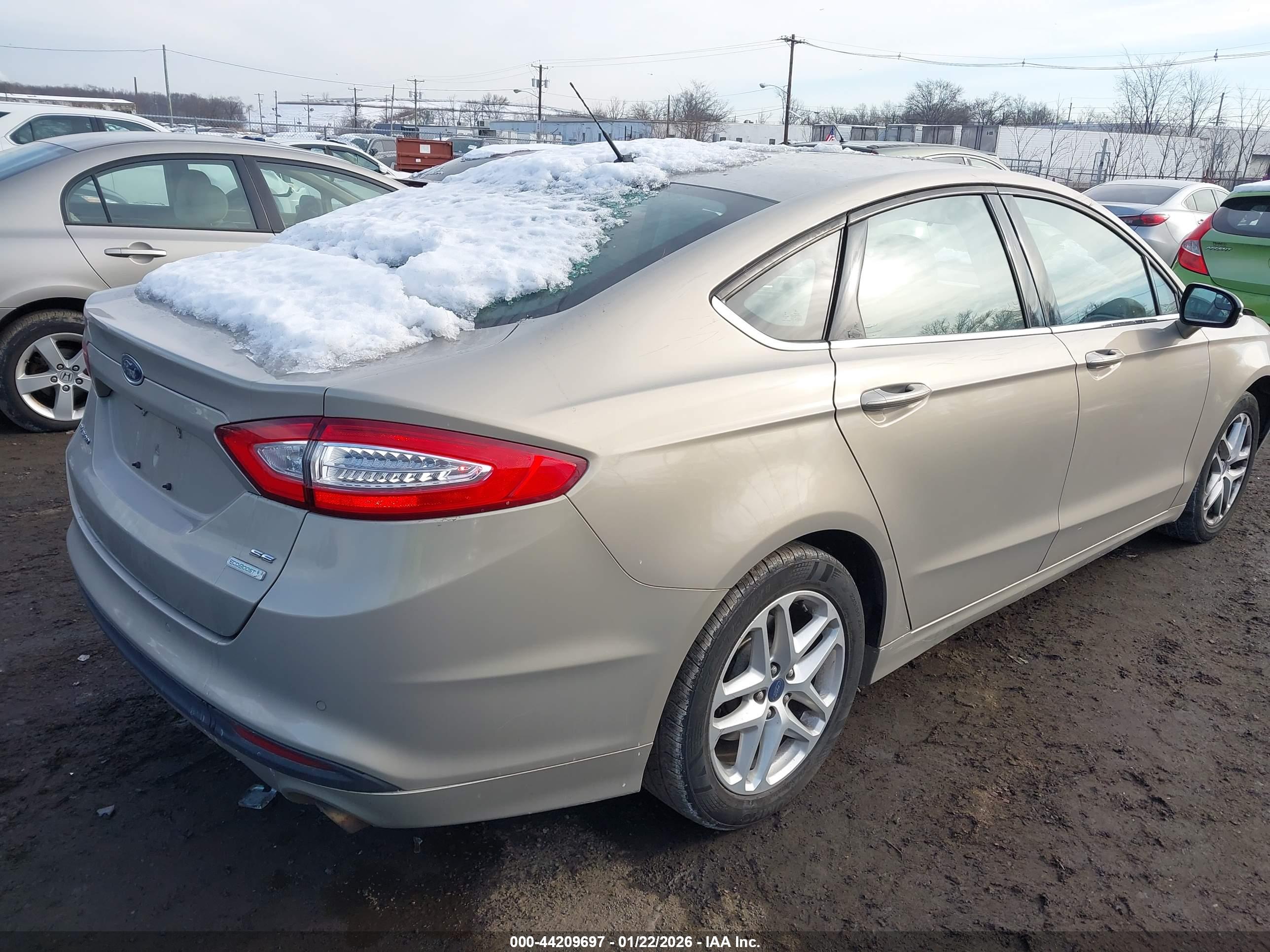 FORD FUSION image 4