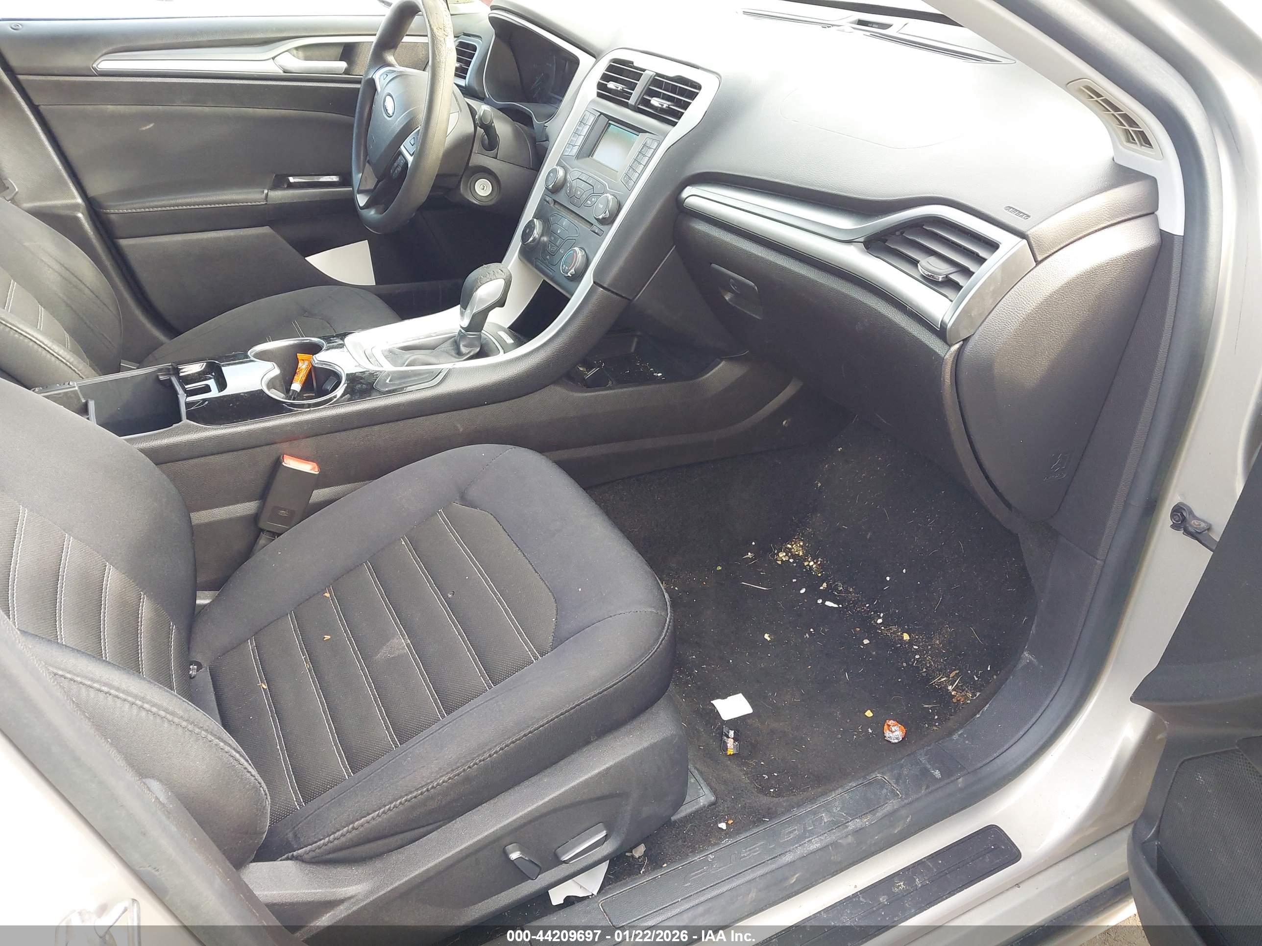 FORD FUSION image 5