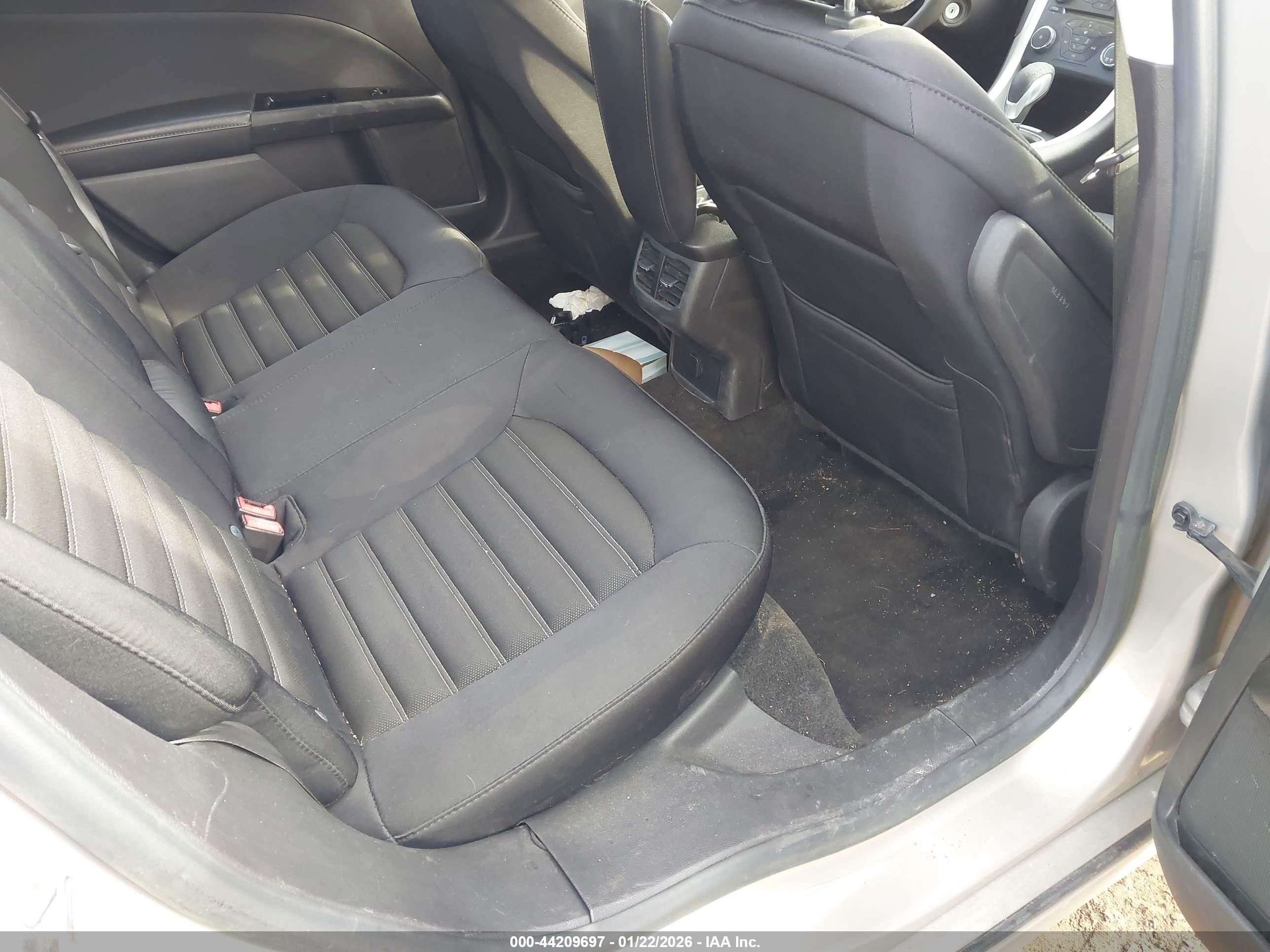 FORD FUSION image 8