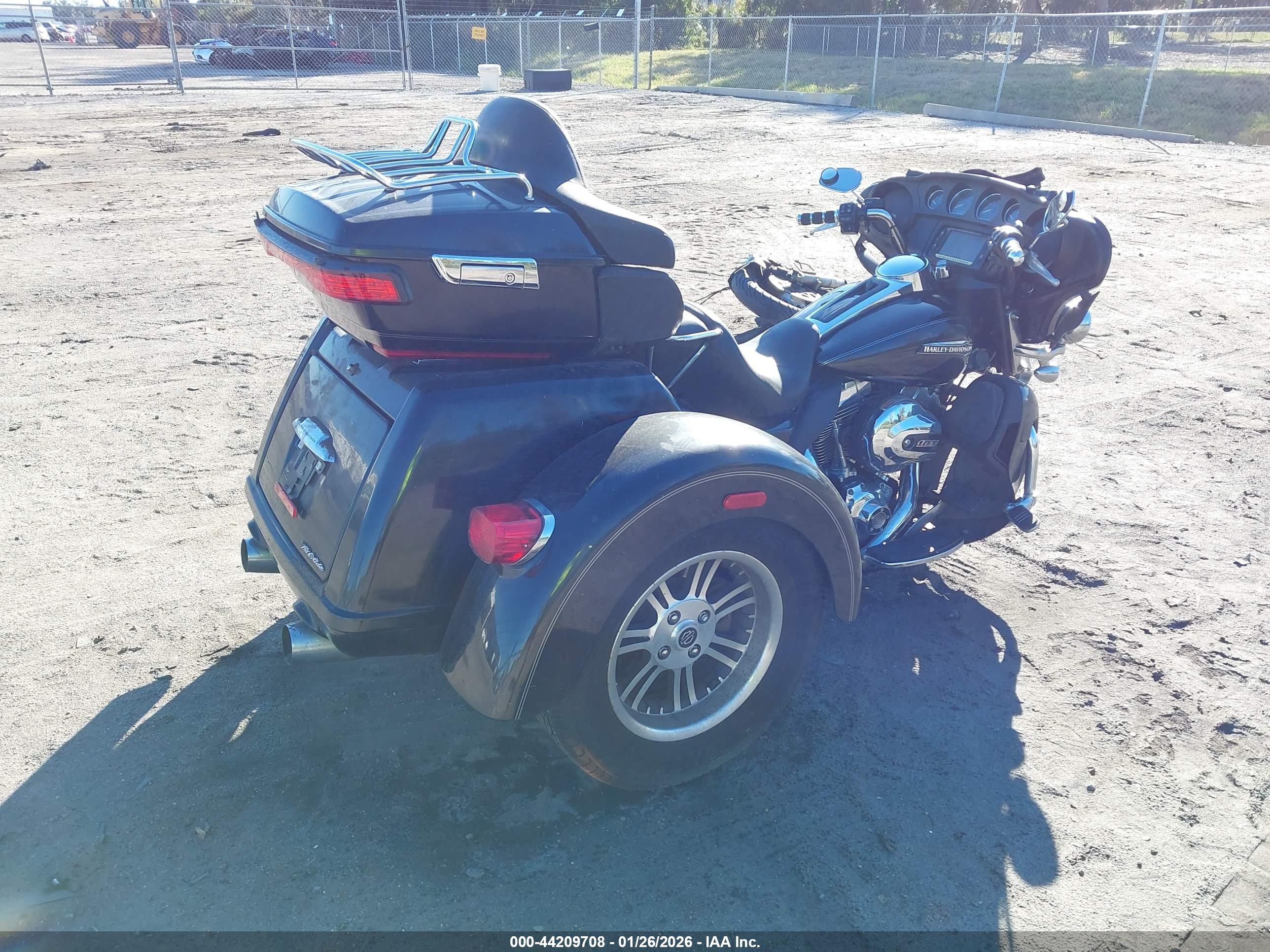 HARLEY-DAVIDSON FLHTCUTG image 4
