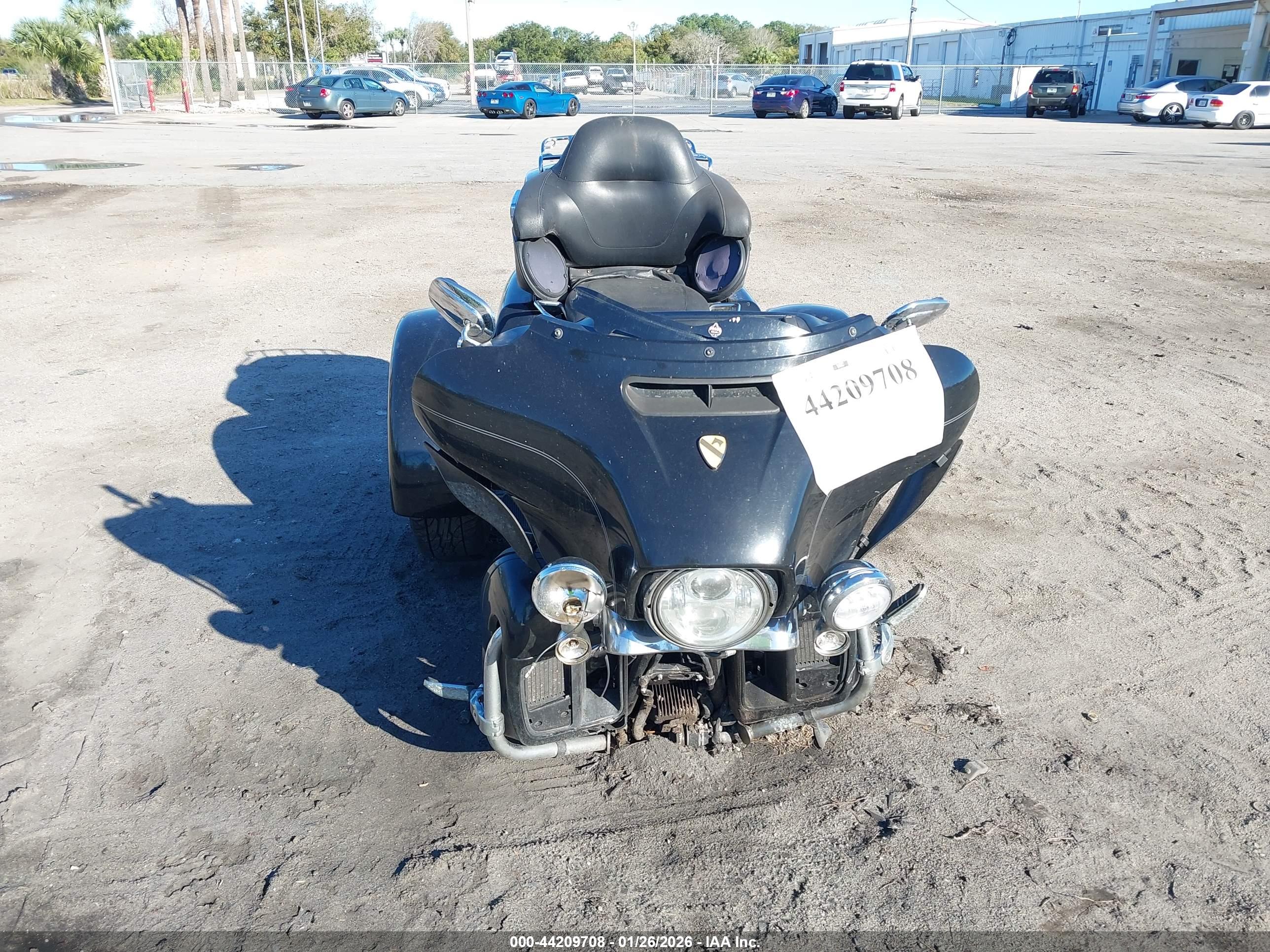 HARLEY-DAVIDSON FLHTCUTG image 5