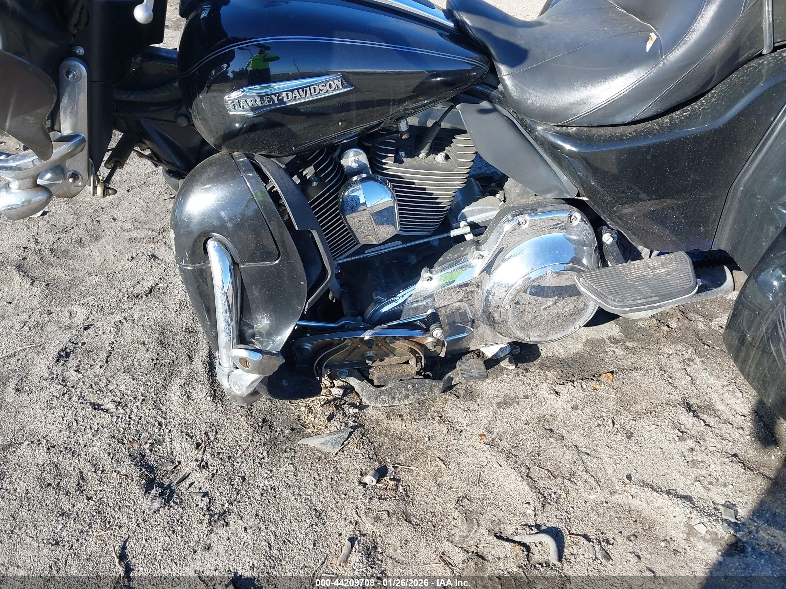 HARLEY-DAVIDSON FLHTCUTG image 9