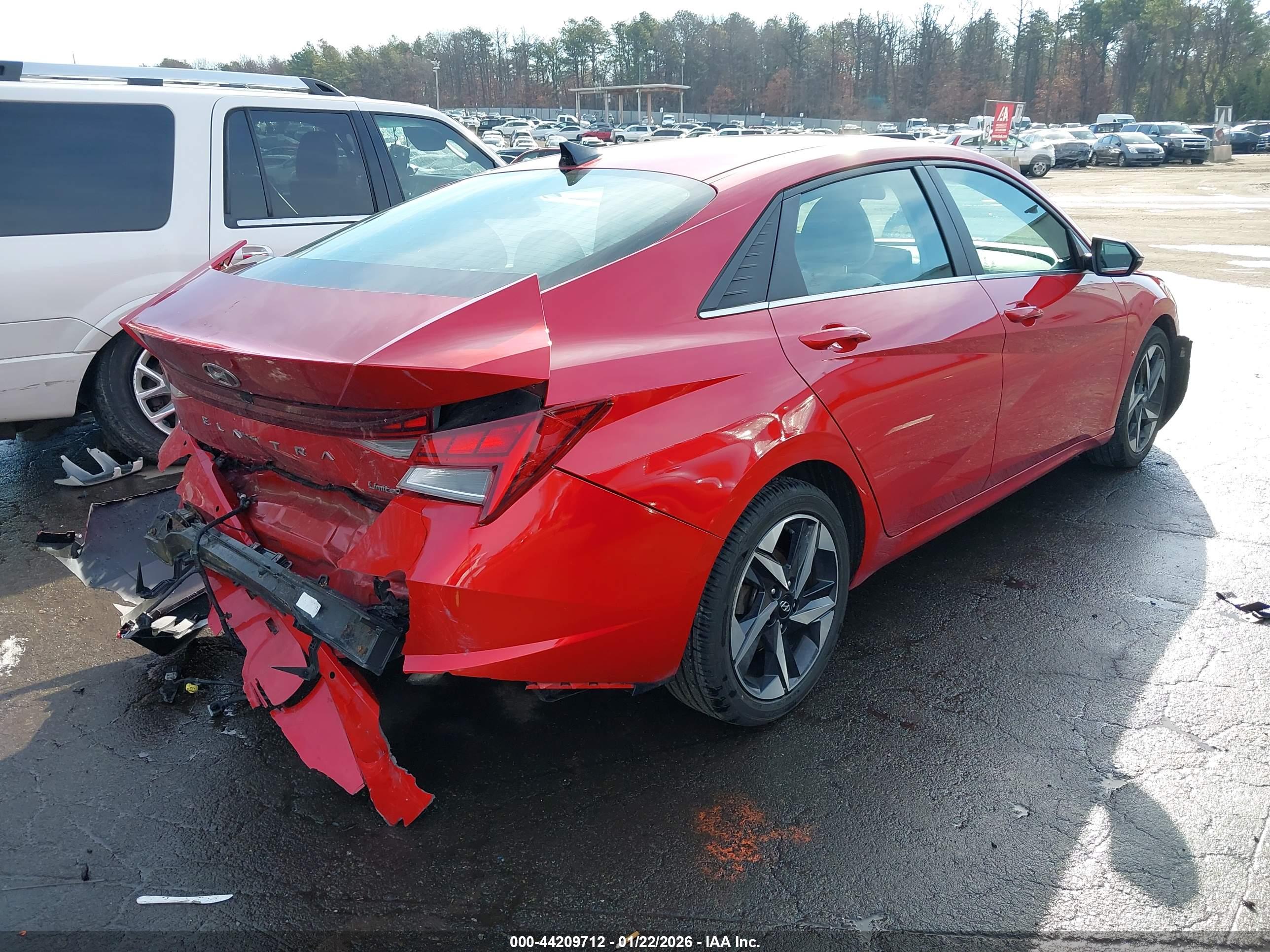 HYUNDAI ELANTRA image 4