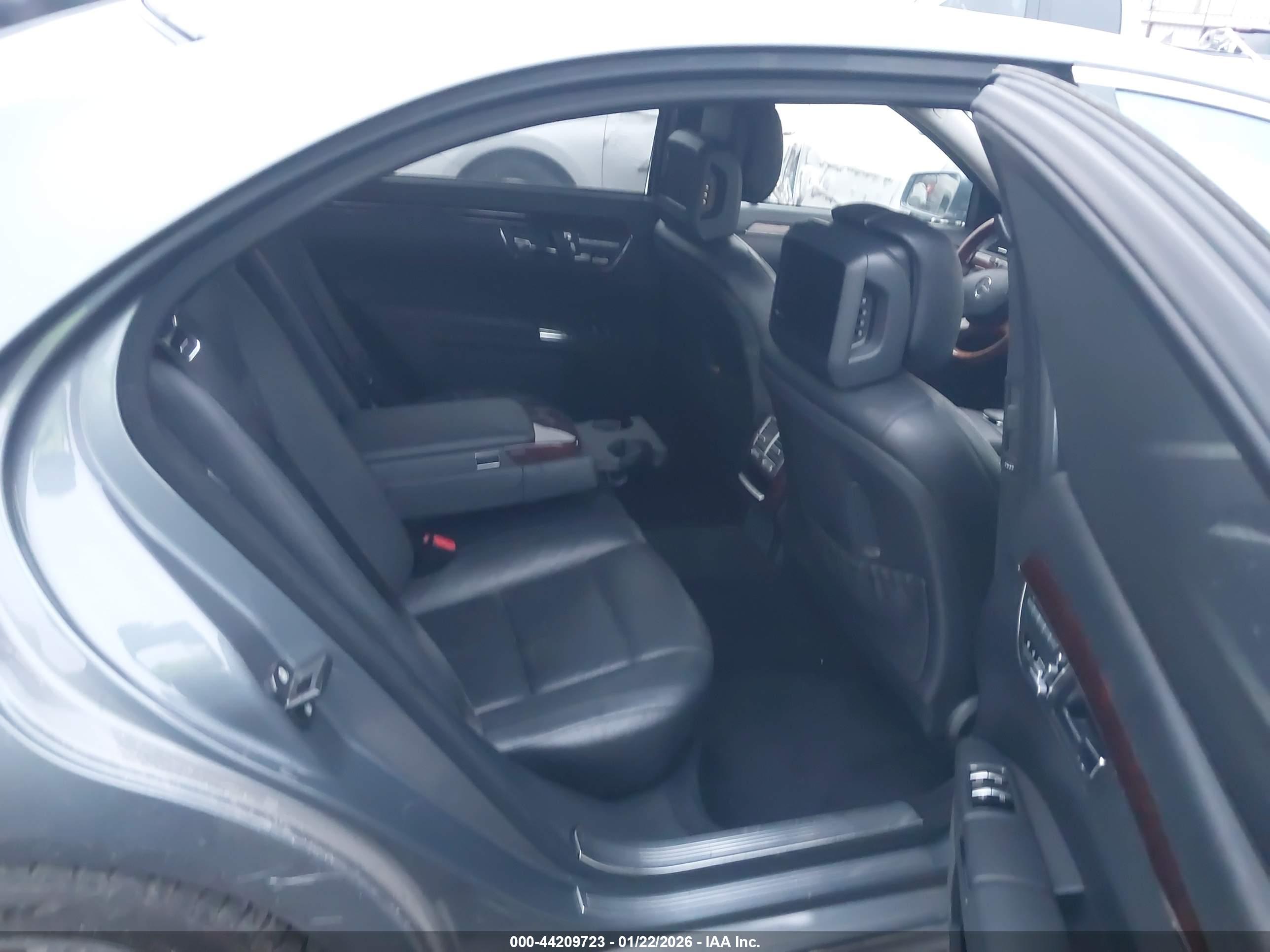 MERCEDES-BENZ S image 8