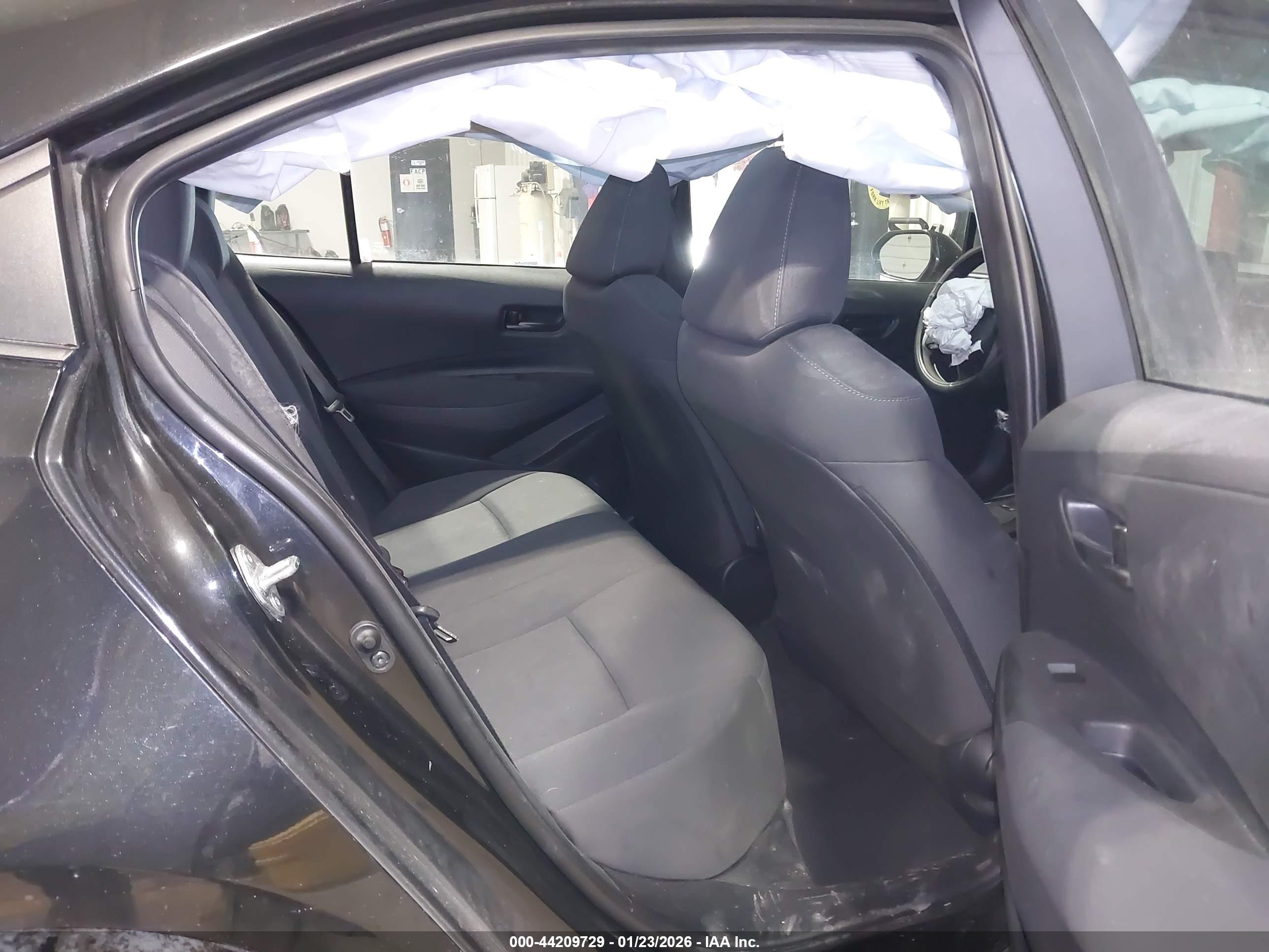 TOYOTA COROLLA image 8