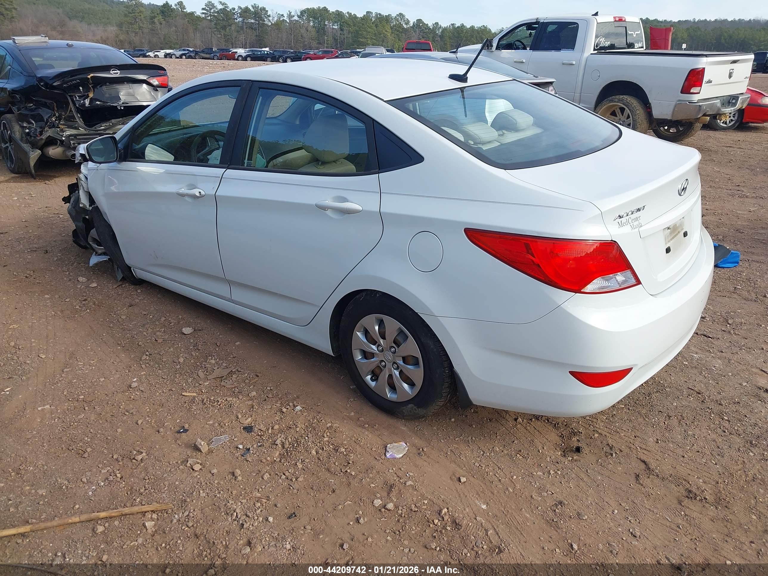 HYUNDAI ACCENT image 3