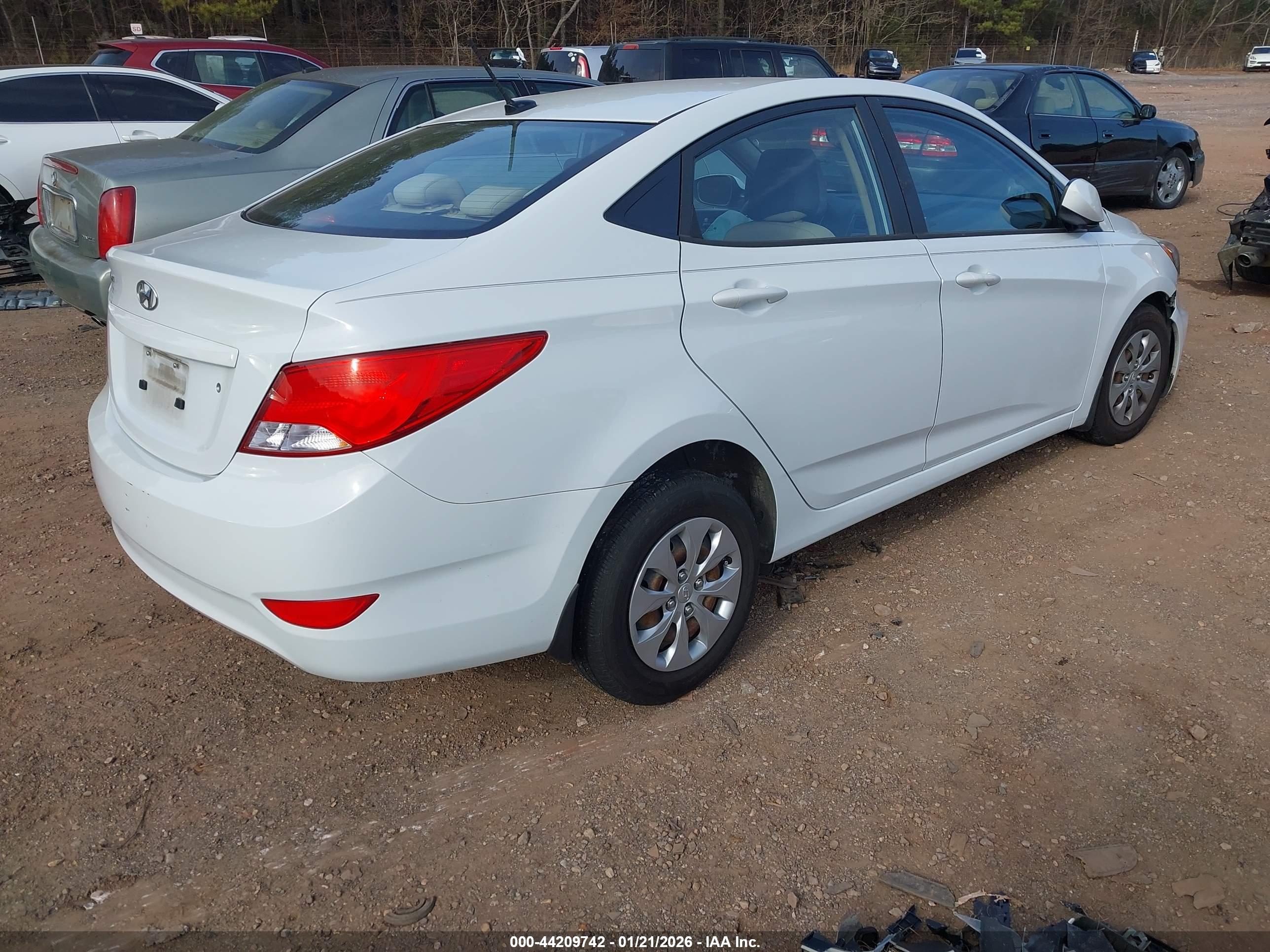 HYUNDAI ACCENT image 4