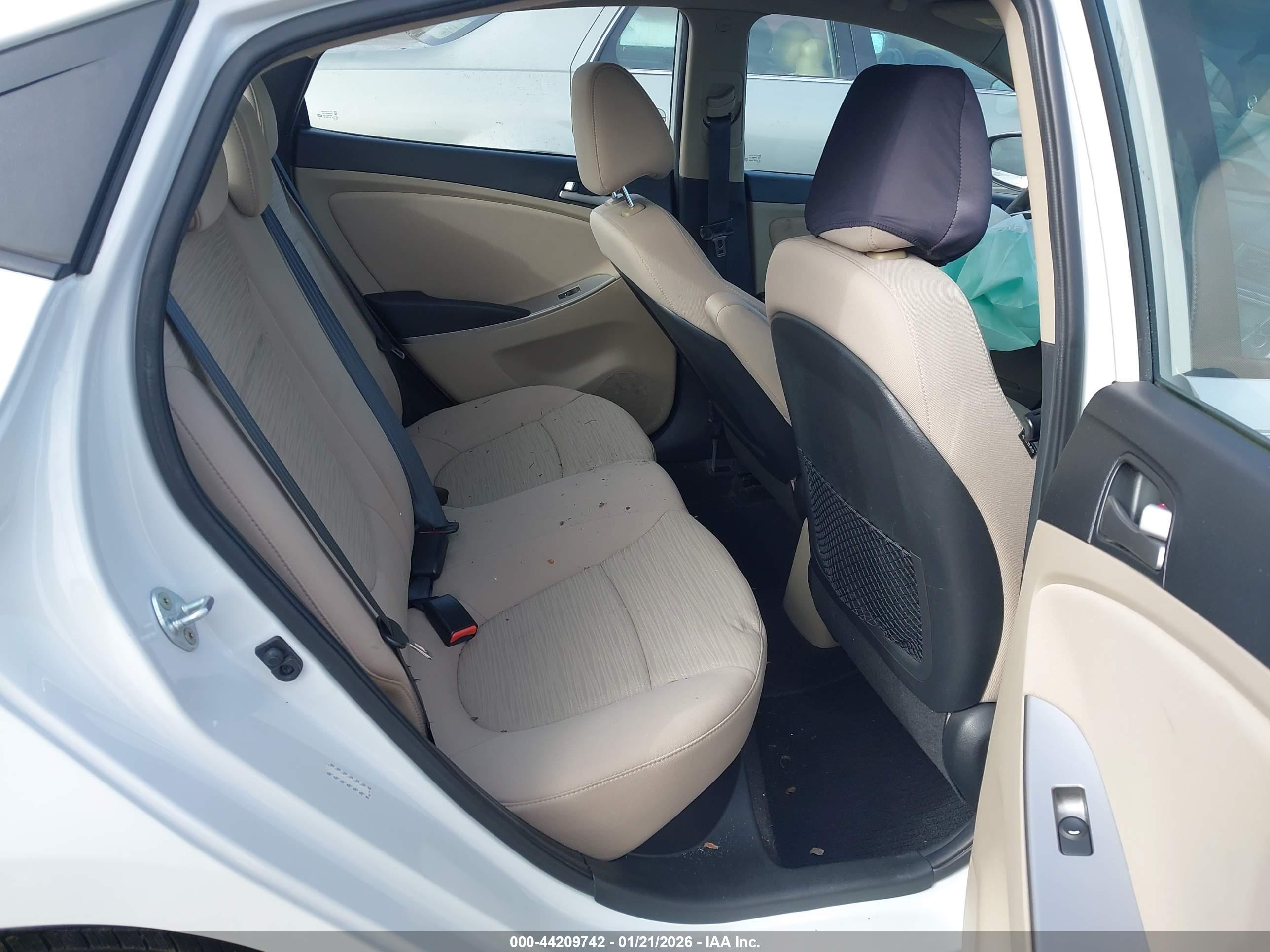 HYUNDAI ACCENT image 8