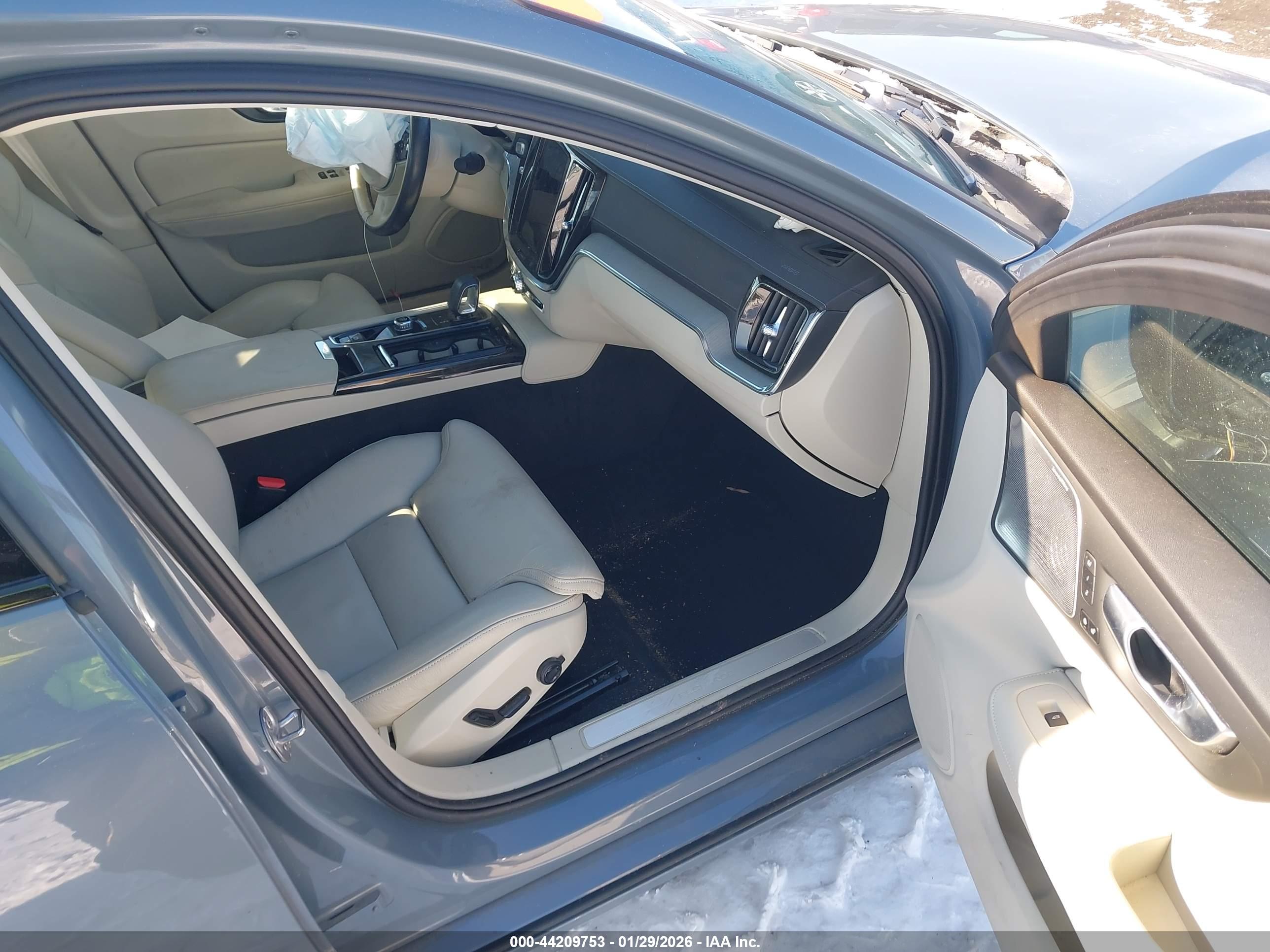 VOLVO S60 image 5