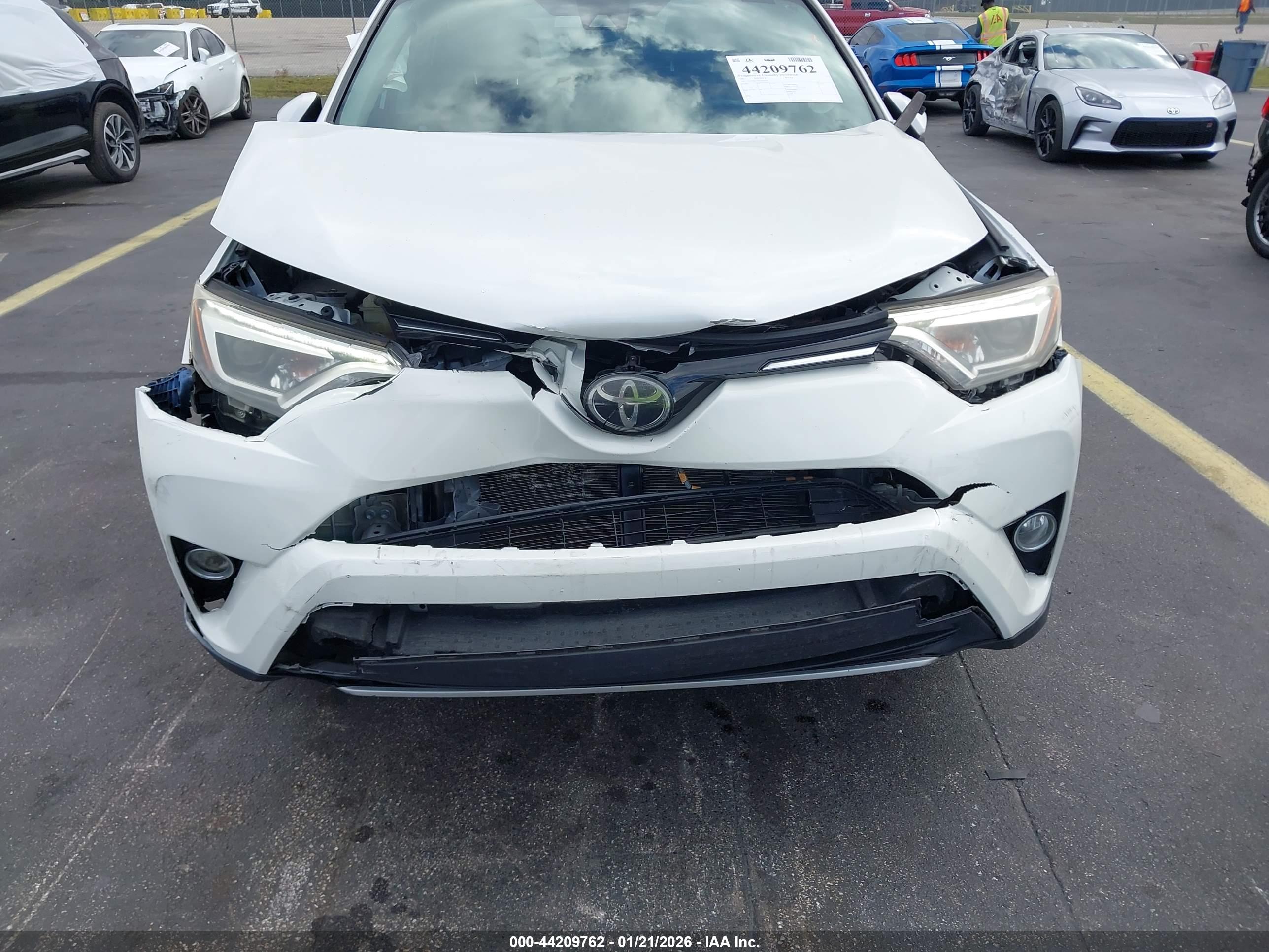 TOYOTA RAV4 image 6